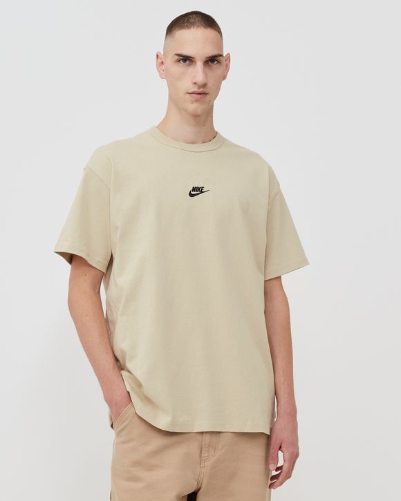 Beige nike clearance t shirt