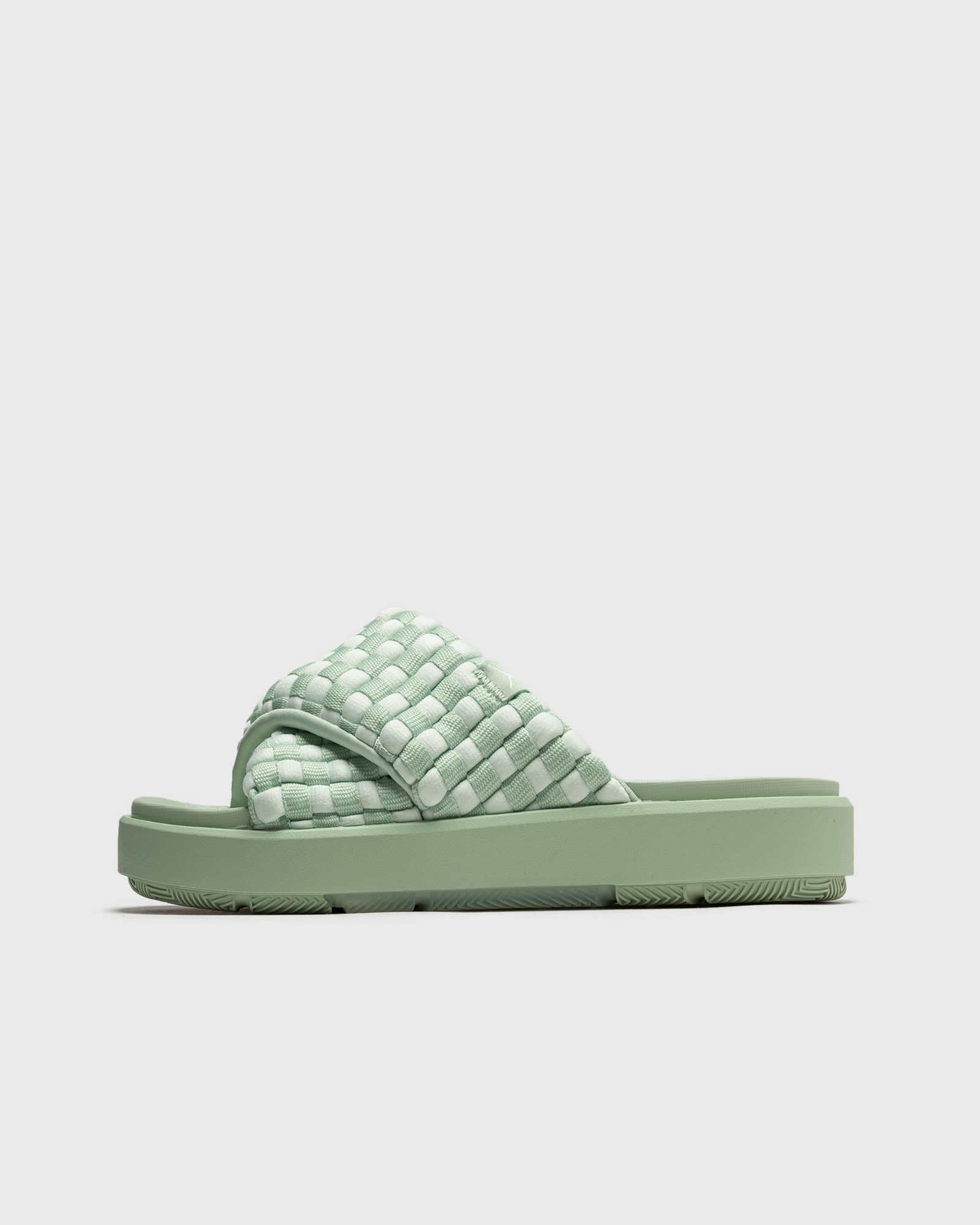 WMNS Sophia Slides