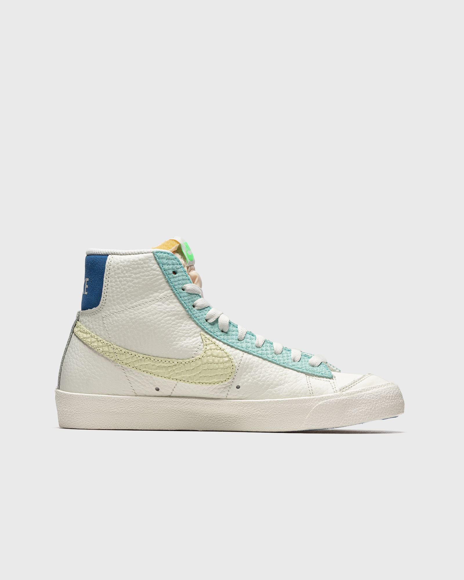 WMNS BLAZER MID '77