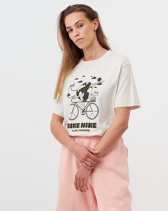 Nike boyfriend t shirt white best sale