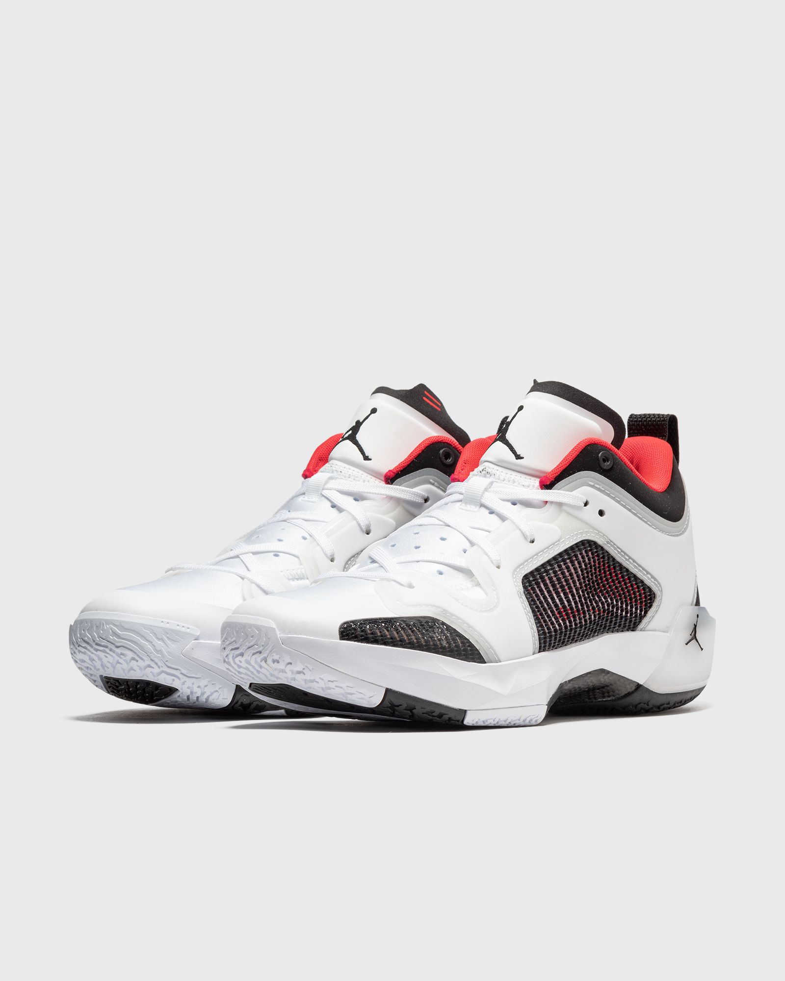 AIR JORDAN XXXVII LOW