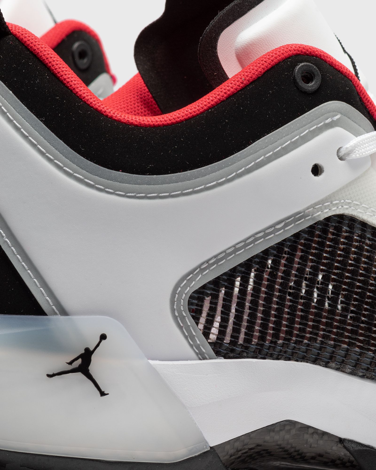 AIR JORDAN XXXVII LOW