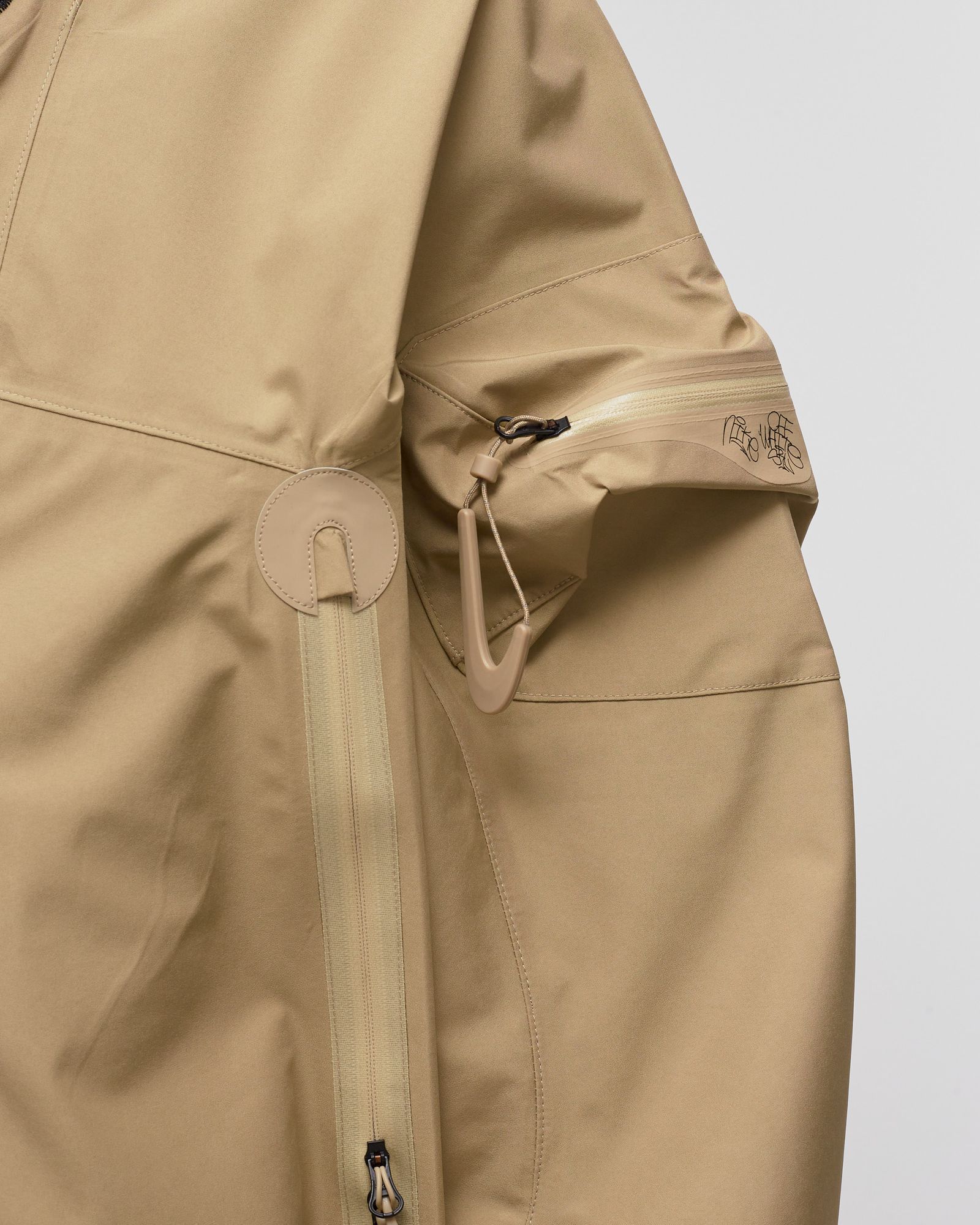 OFF-WHITE NRG JACKET 2