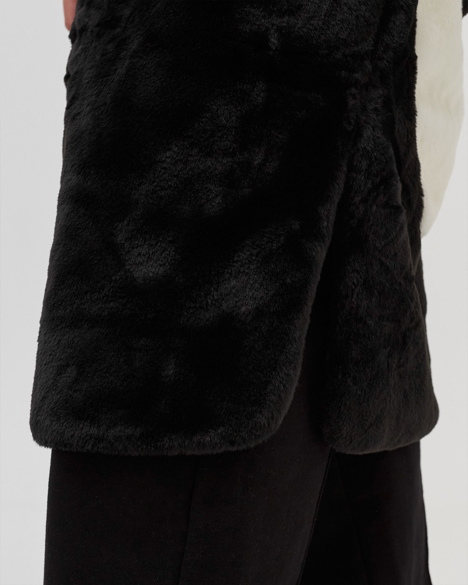 WMNS Plush Faux Fur Long Jacket