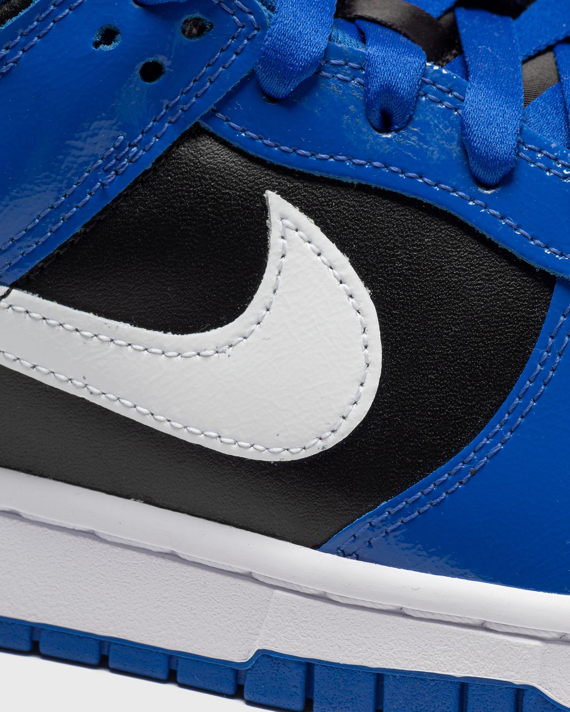 楽天市場】NIKE WMNS DUNK LOW ESS DQ7576-400ナイキ ウィメンズ ダンク ロー エッセンシャル  ゲームロイヤル/ホワイト/ブラックGAME ROYAL/WHITE/BLACK : スニーカーショップ ＳＫＩＴ