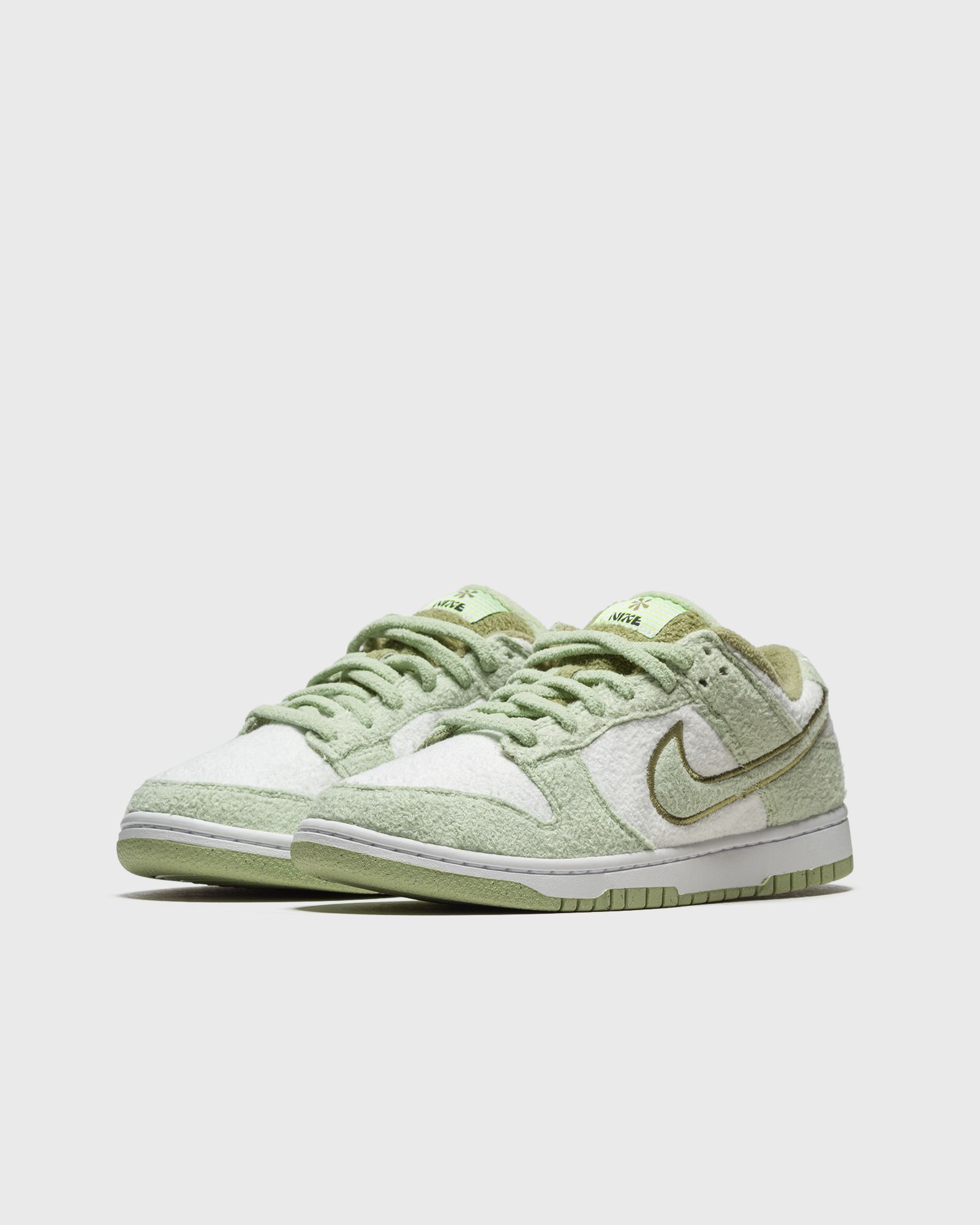 WMNS DUNK LOW SE CC 'Fleece Green'
