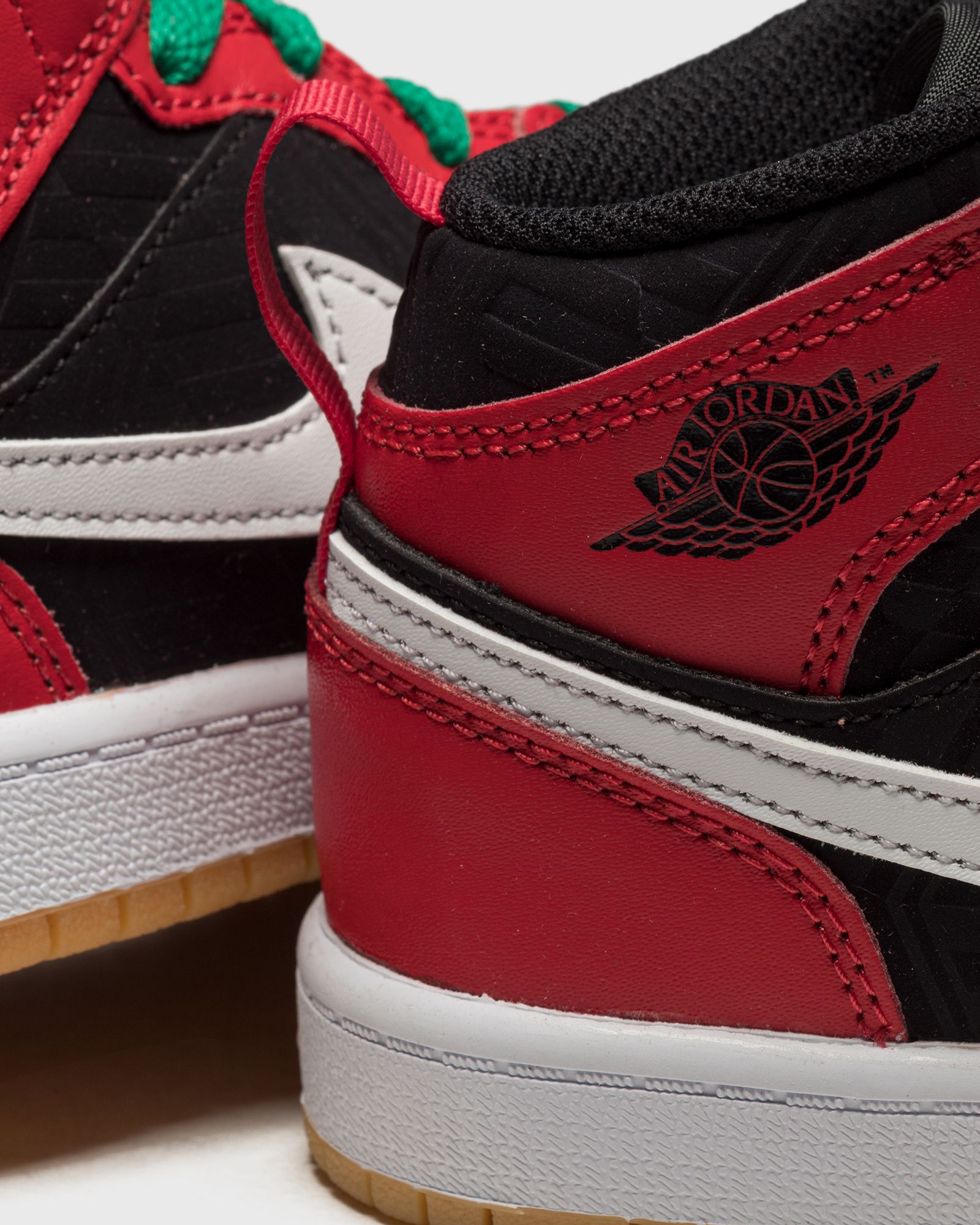 JORDAN 1 MID SE (PS)