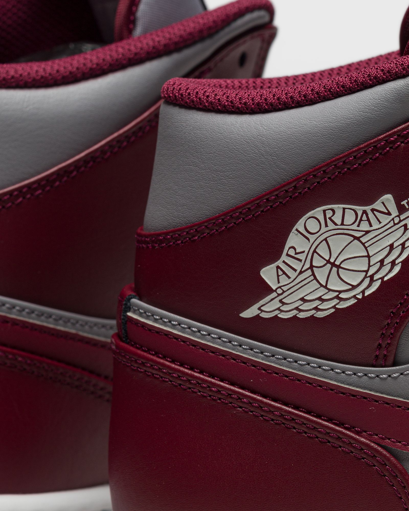 Air Jordan 1 Mid 'Cherrywood Red'