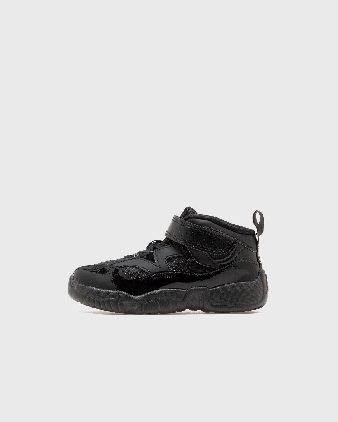 Black jumpman shoes online