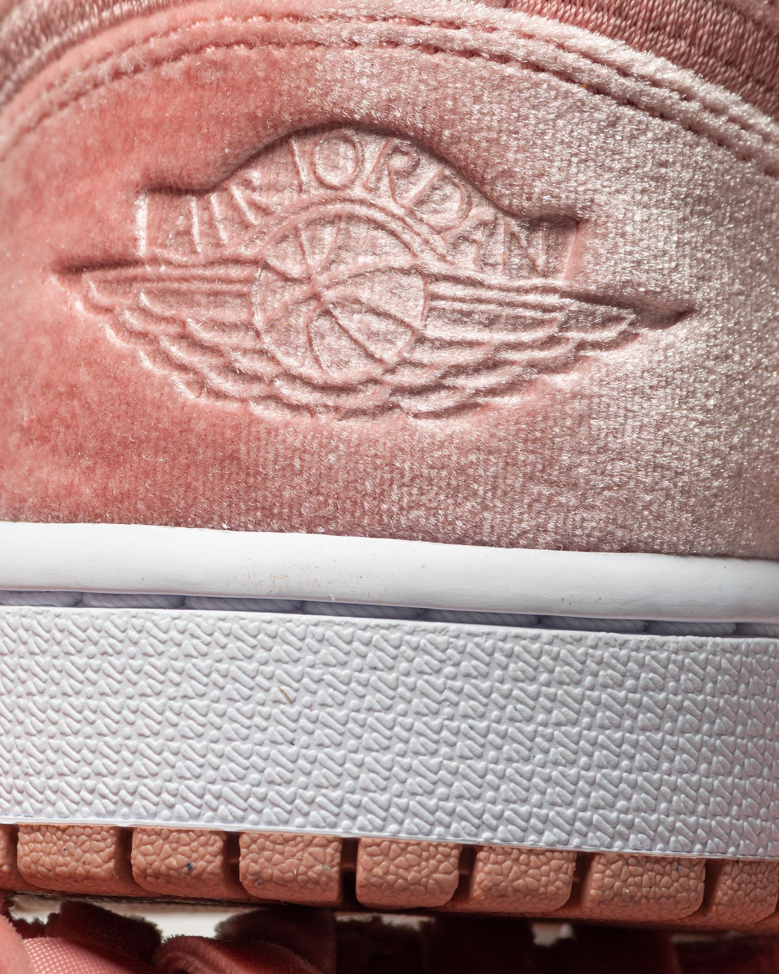 WMNS AIR JORDAN 1 LOW SE