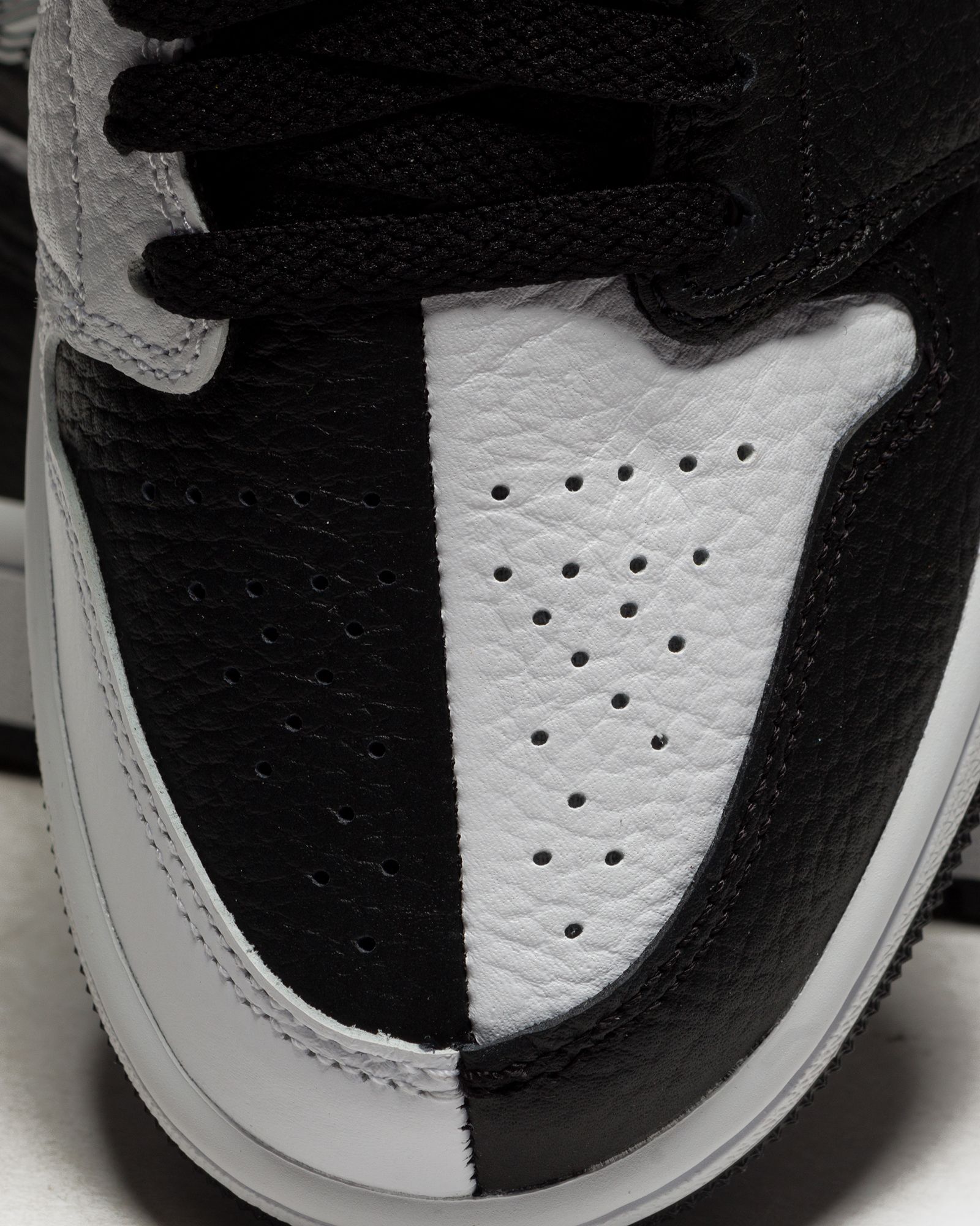 WMNS AIR JORDAN 1 MID SE