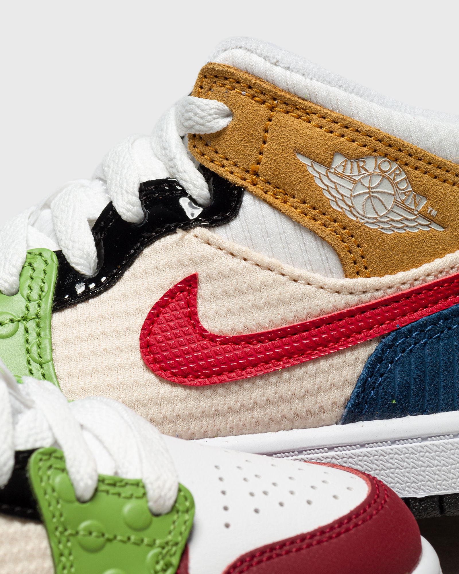 JORDAN 1 MID SE (PS)