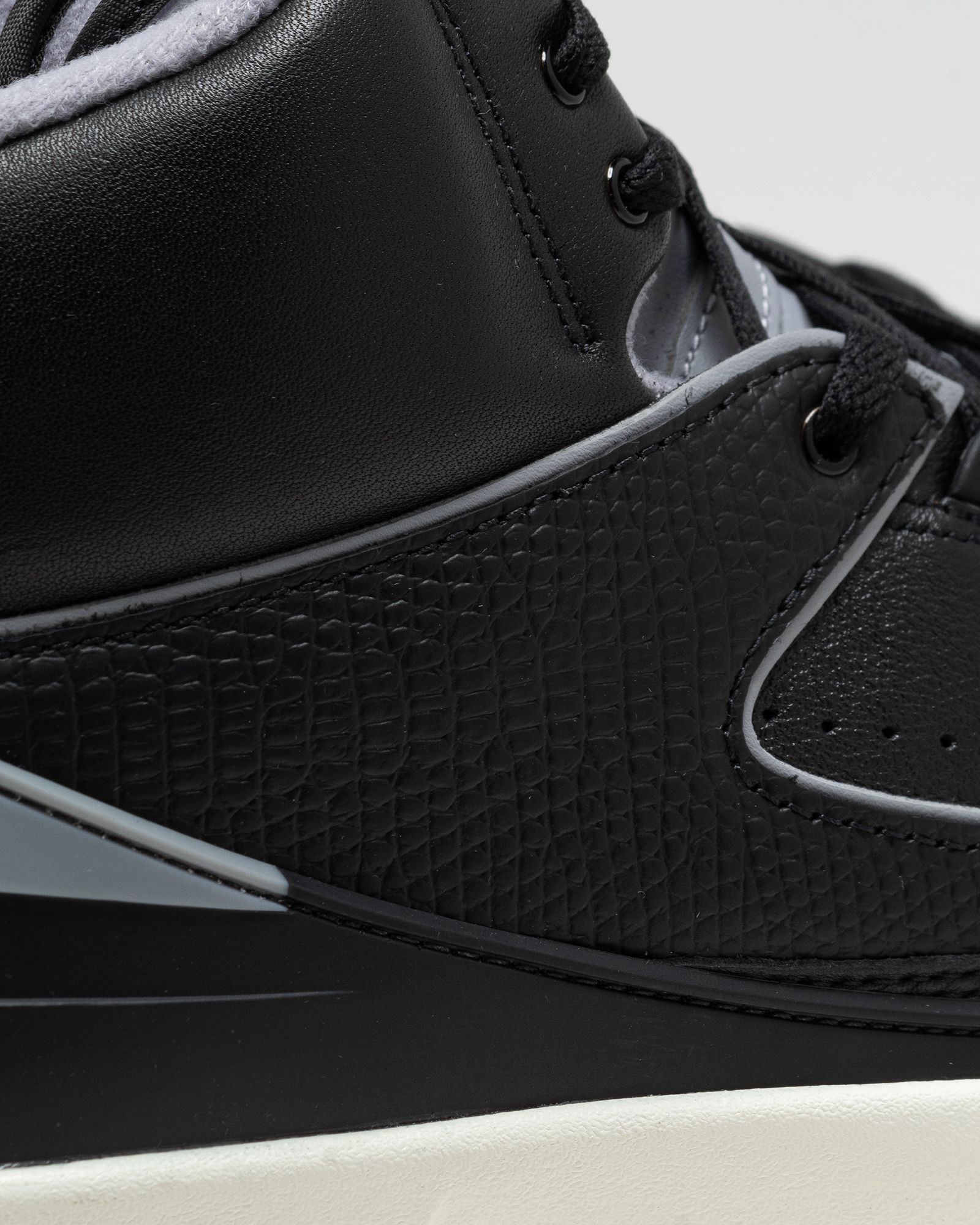 Air Jordan 2 Retro 'BLACK CEMENT'