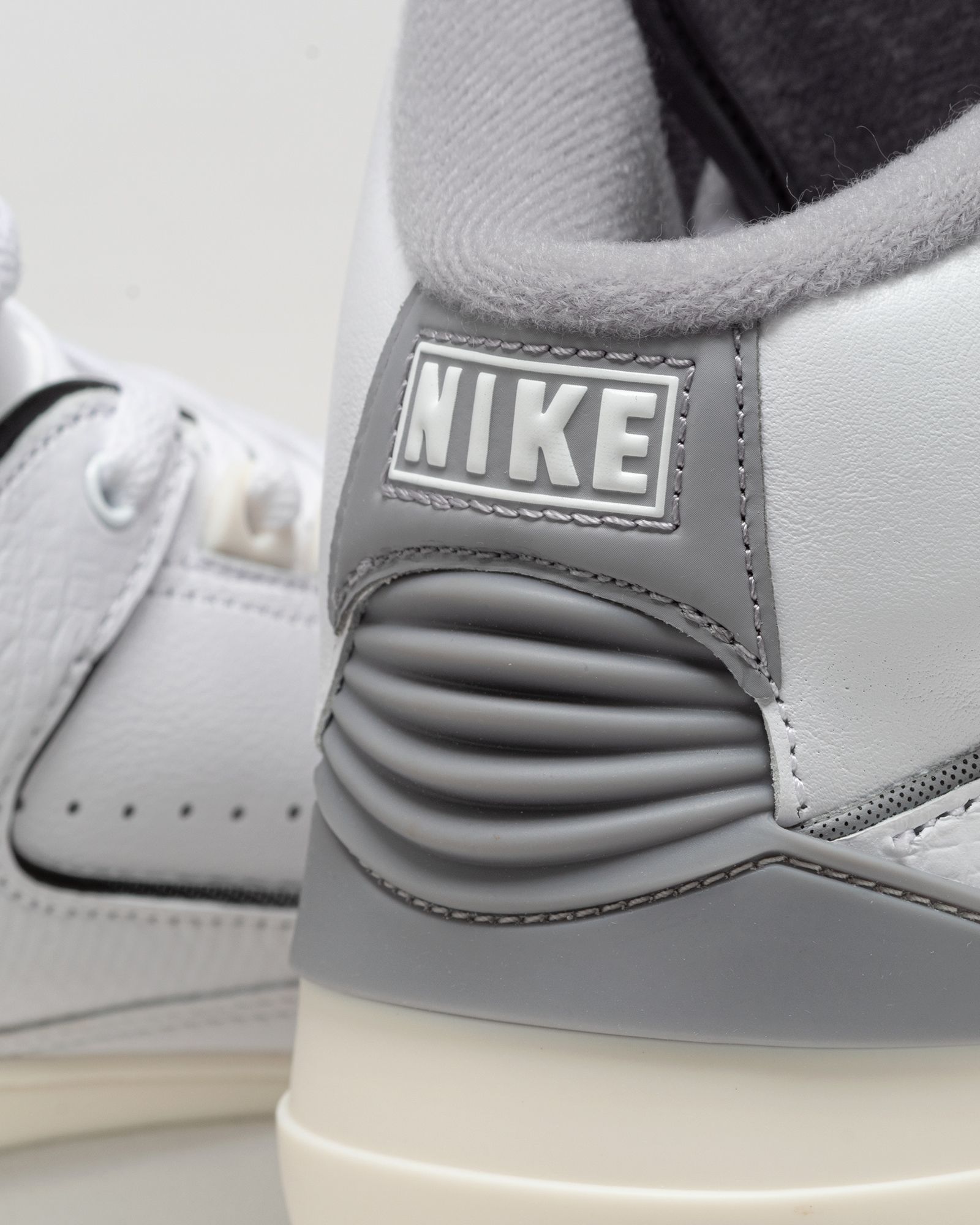 AIR JORDAN 2 RETRO 'Cement Grey'