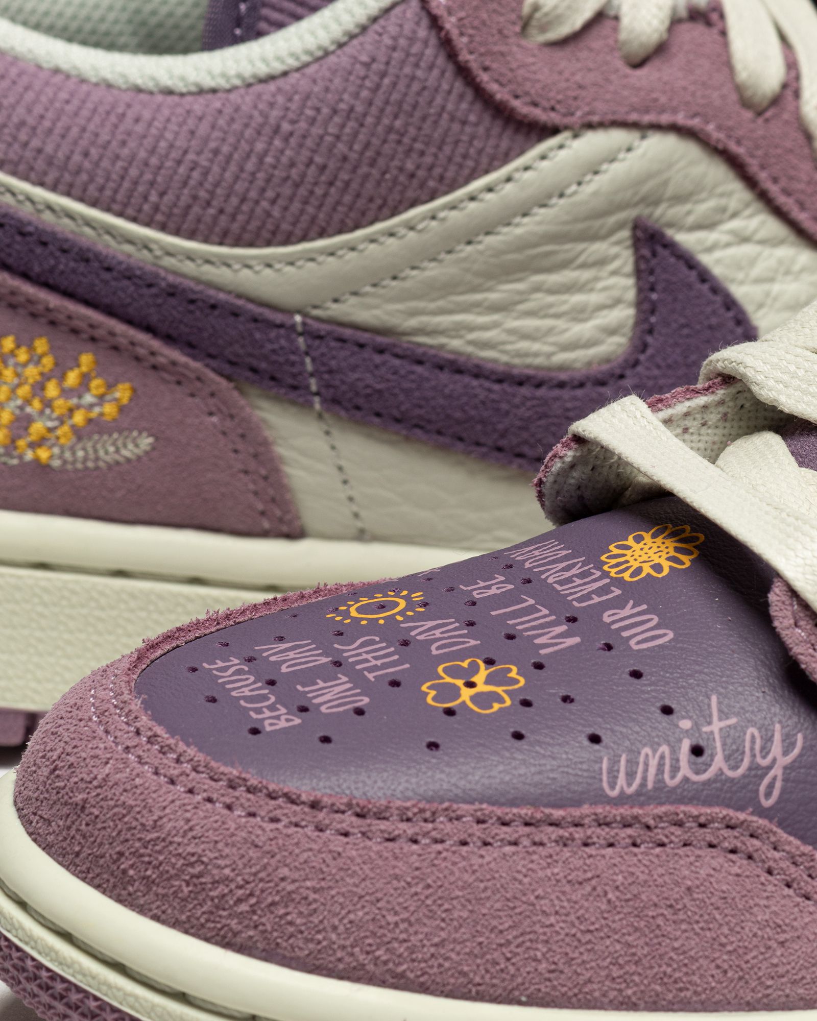 WMNS AIR JORDAN 1 LOW IWD 'Unity'