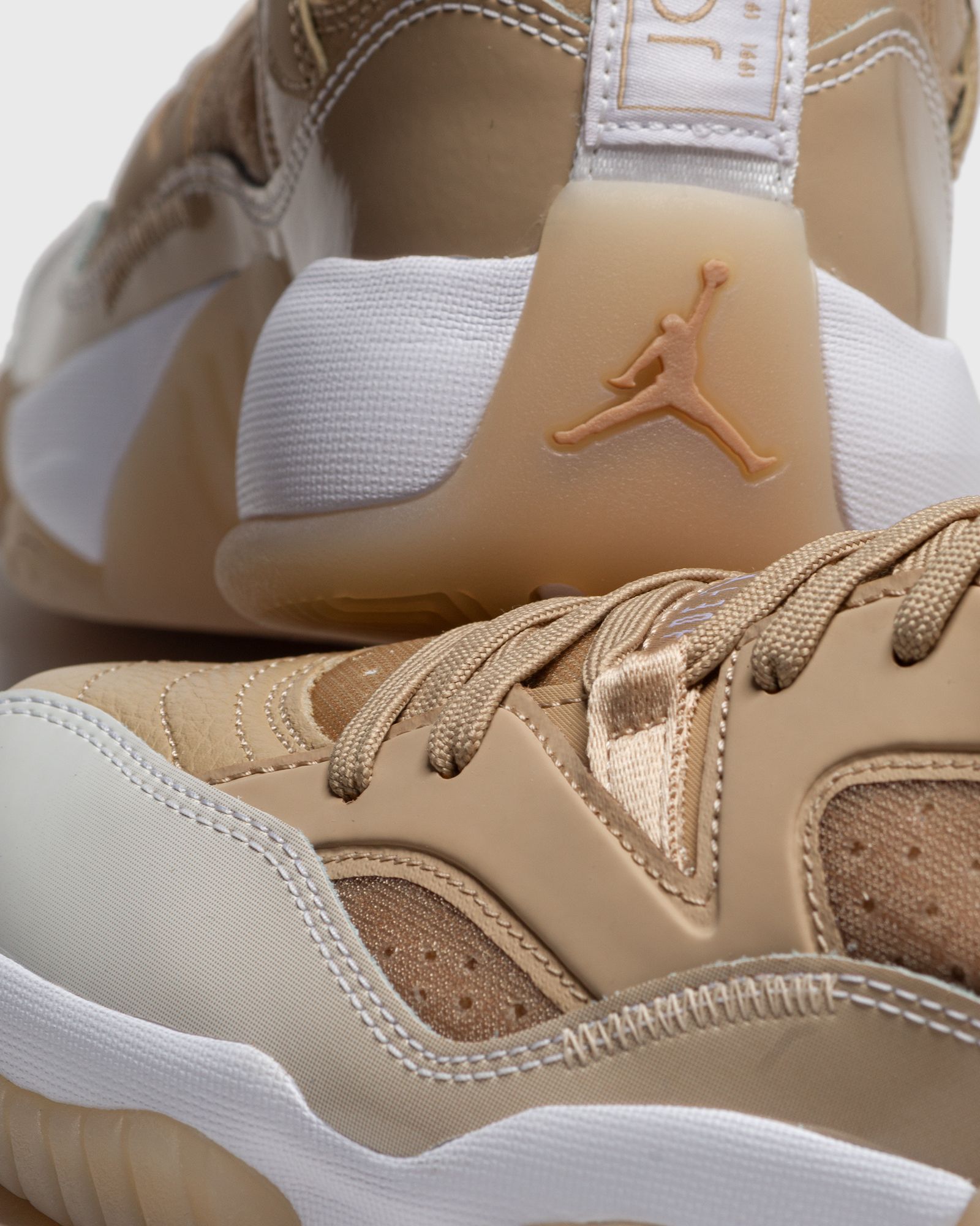 WMNS Jumpman Two Trey