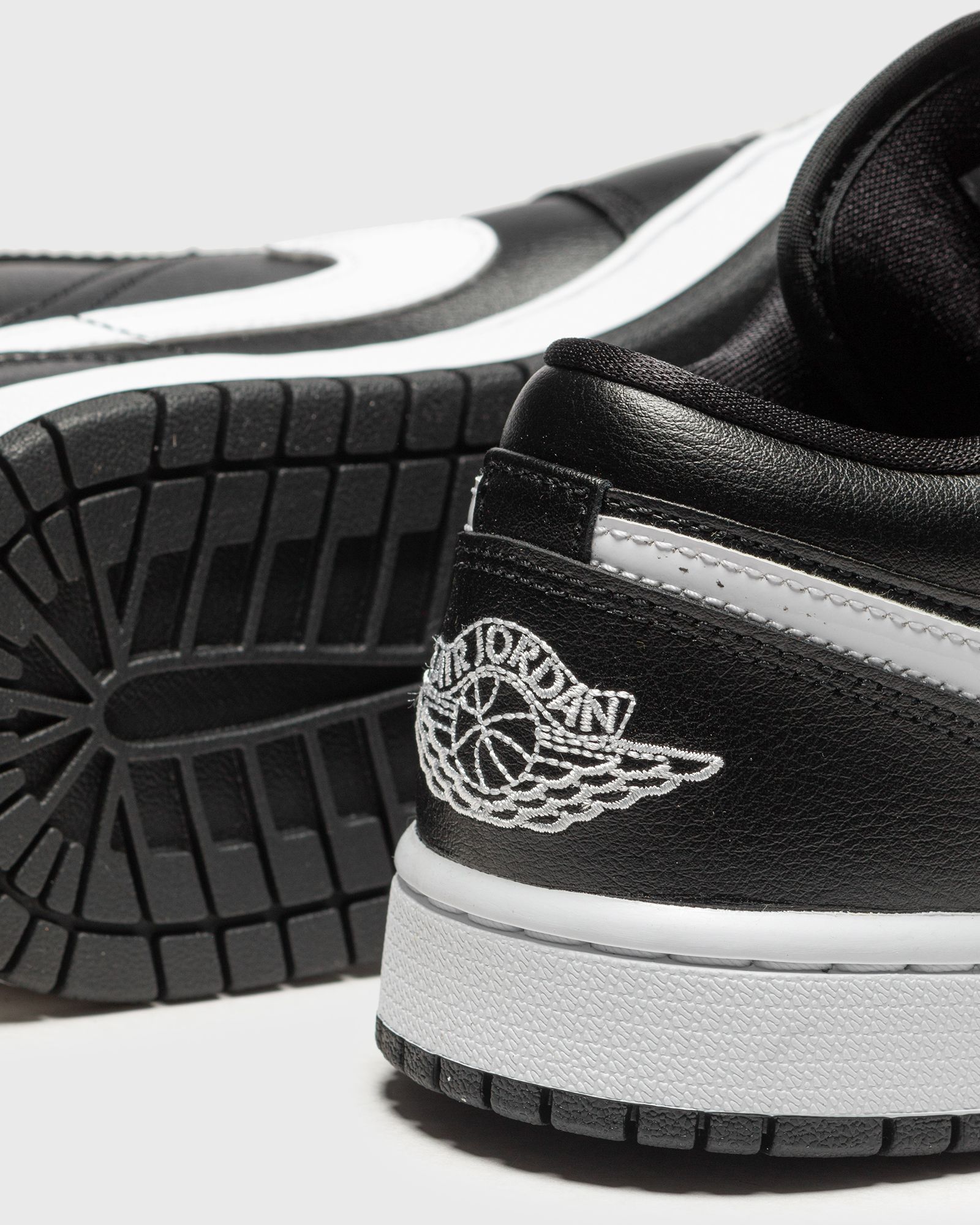 WMNS Air Jordan 1 Low