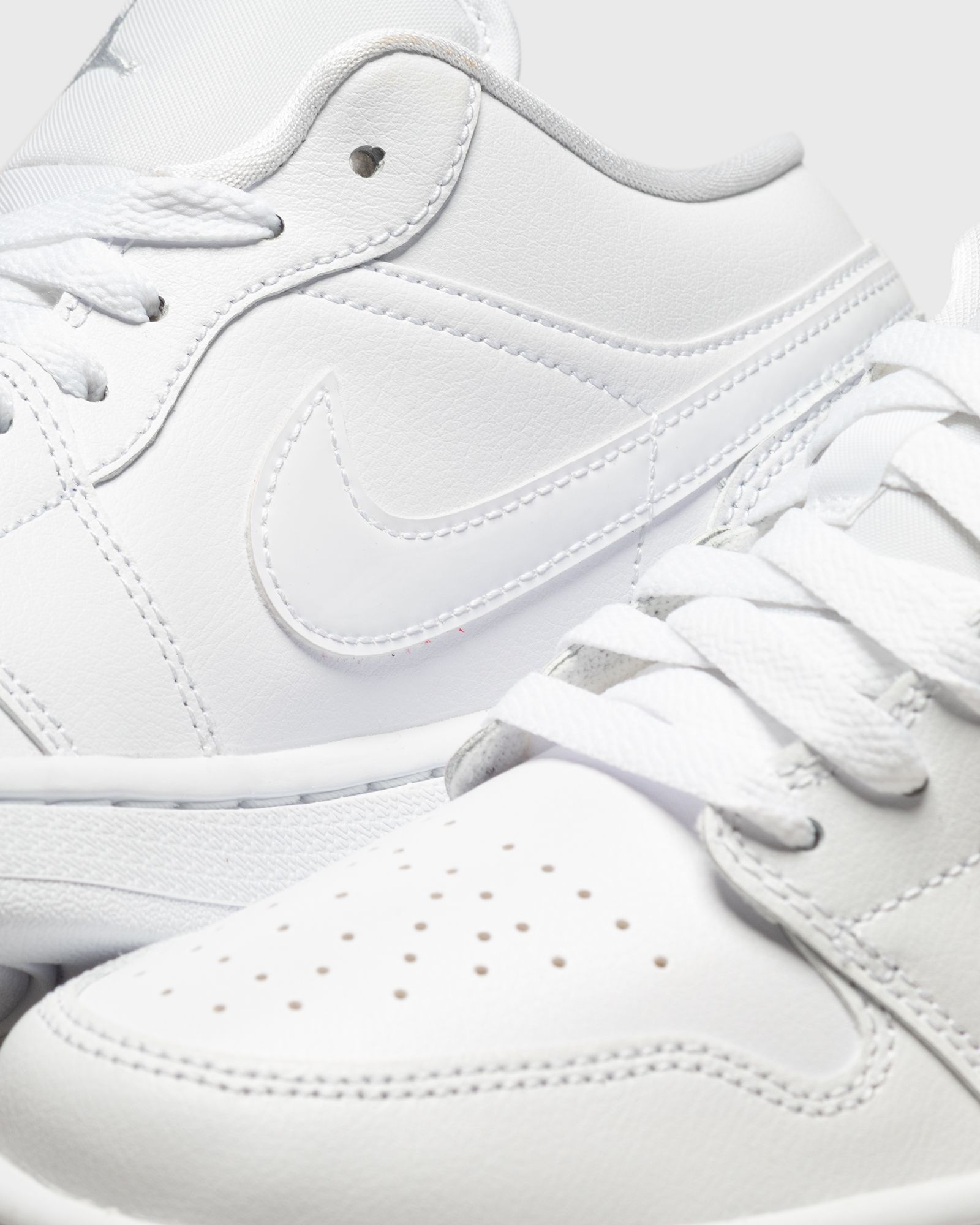 WMNS AIR JORDAN 1 LOW