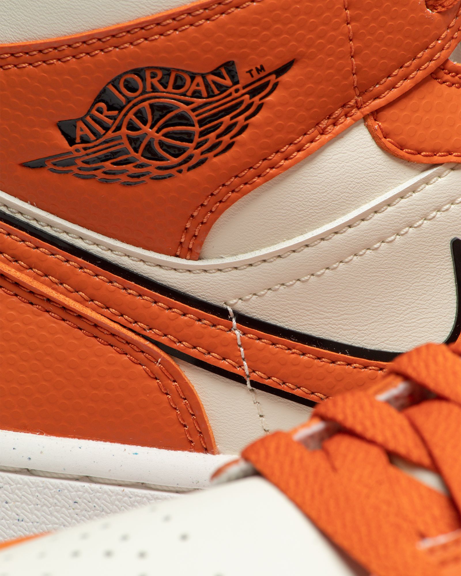 WMNS Air Jordan 1 Mid SE