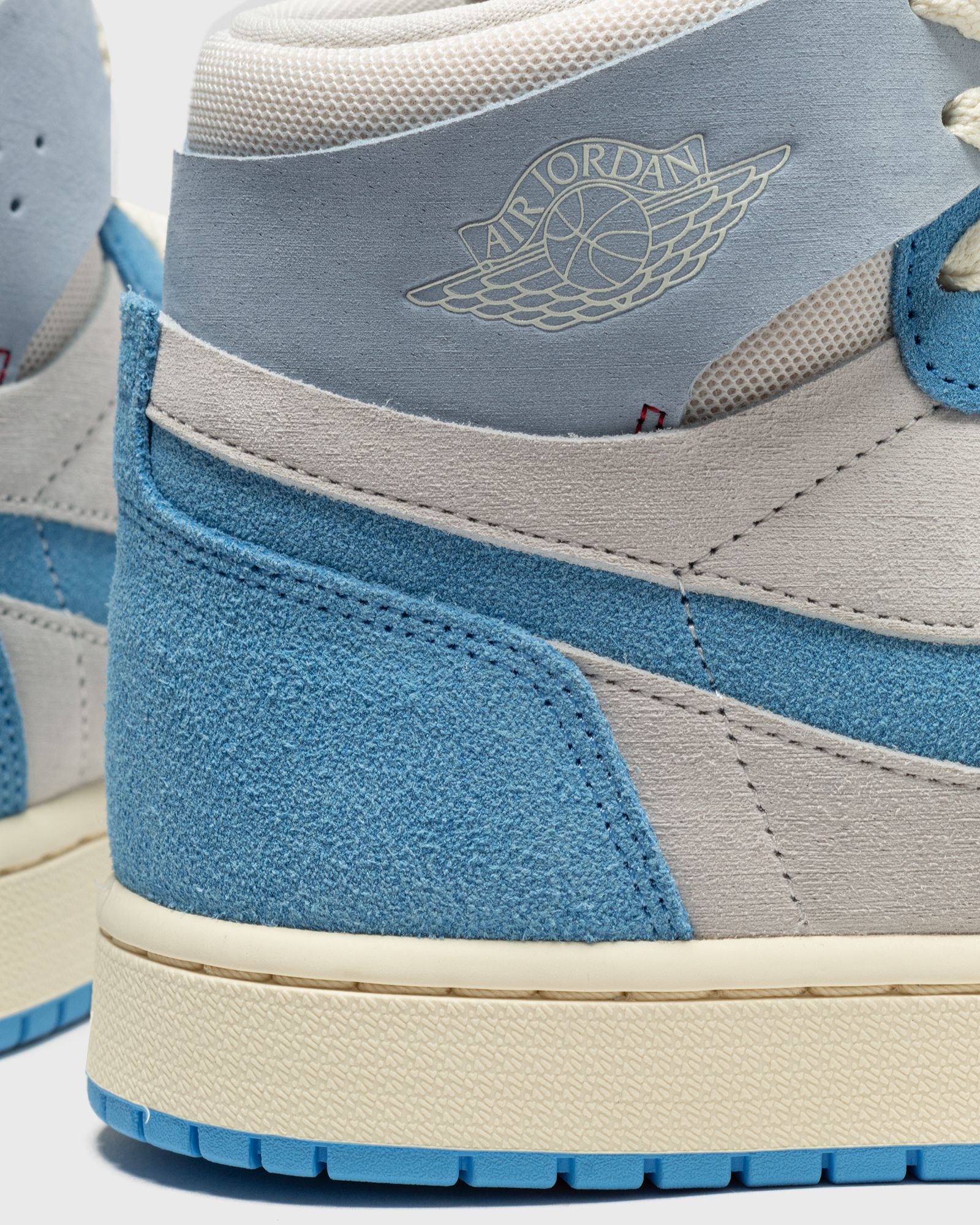 WMNS AJ1 Zoom Comfort 2