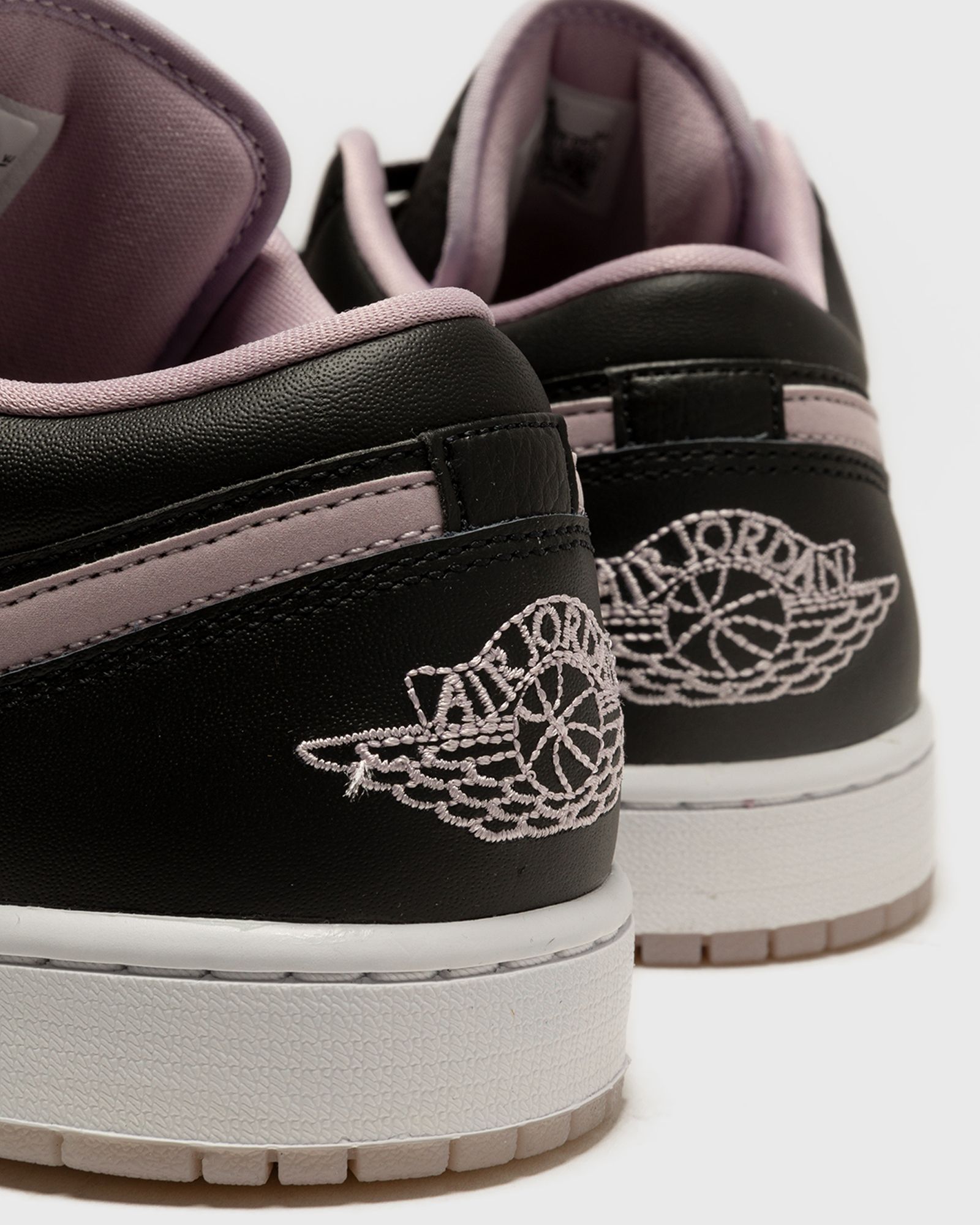 AIR JORDAN 1 LOW SE 'Iced Lilac'