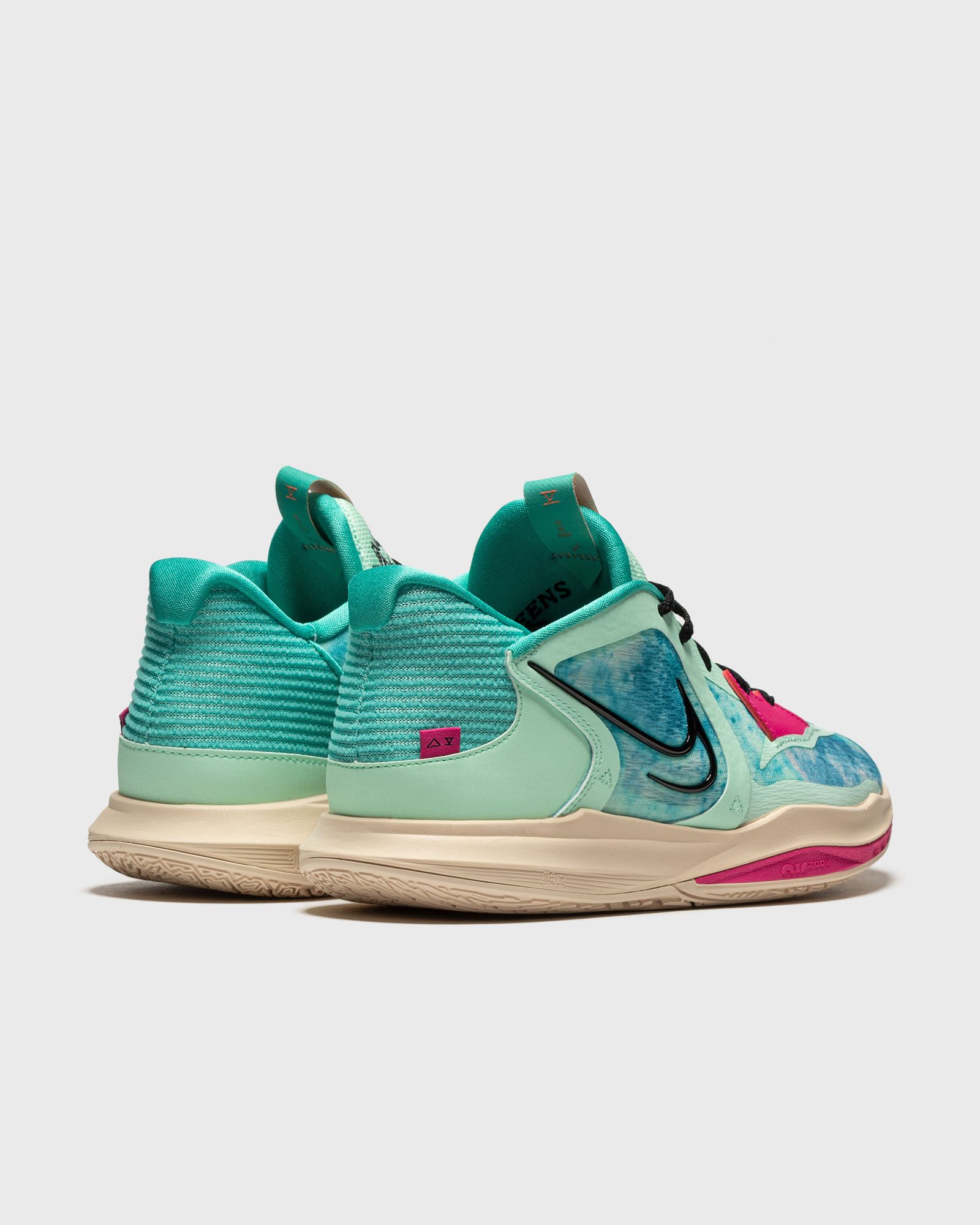KYRIE LOW 5 "COMMUNITY"