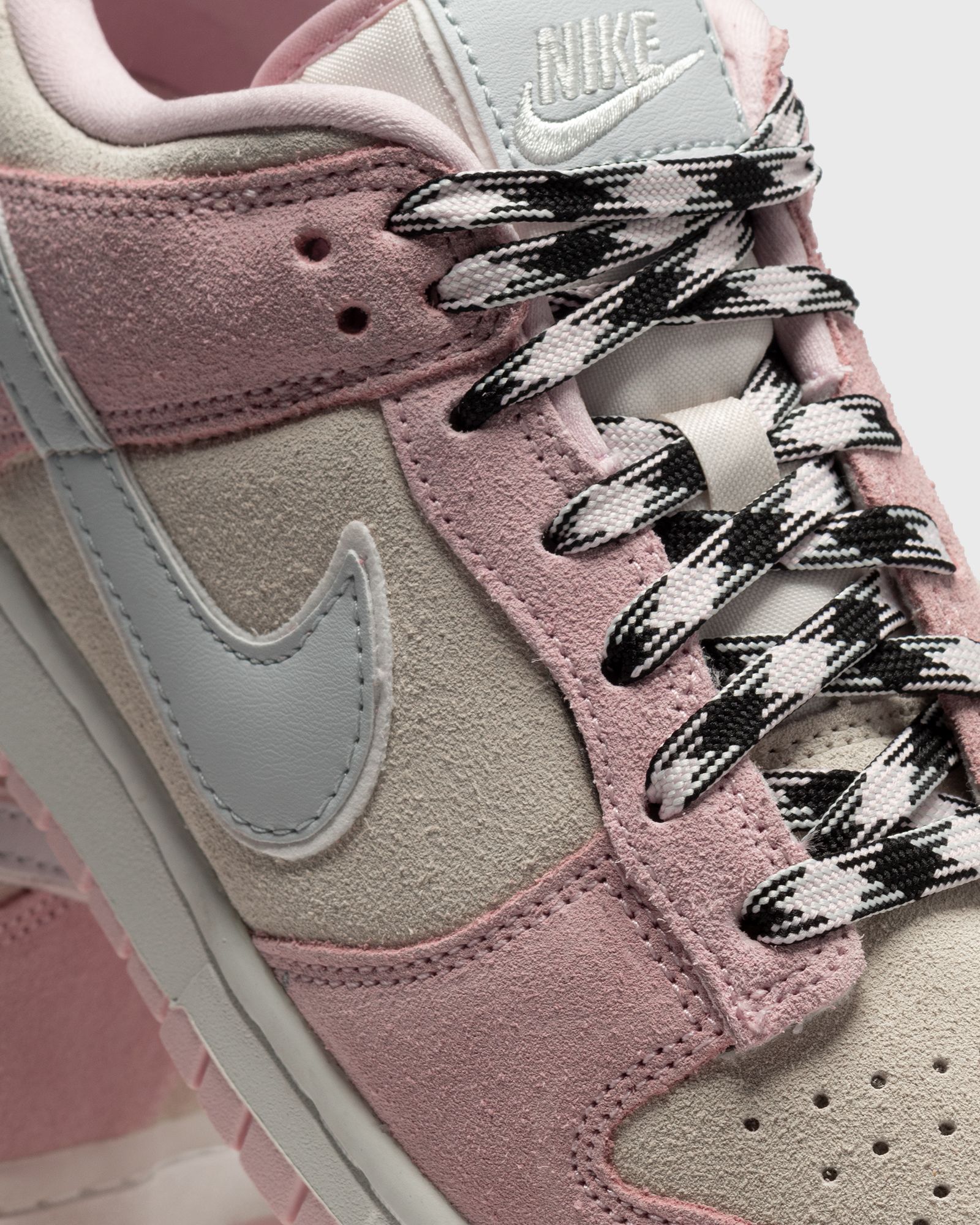 WMNS DUNK LOW LX 'Pink Foam'