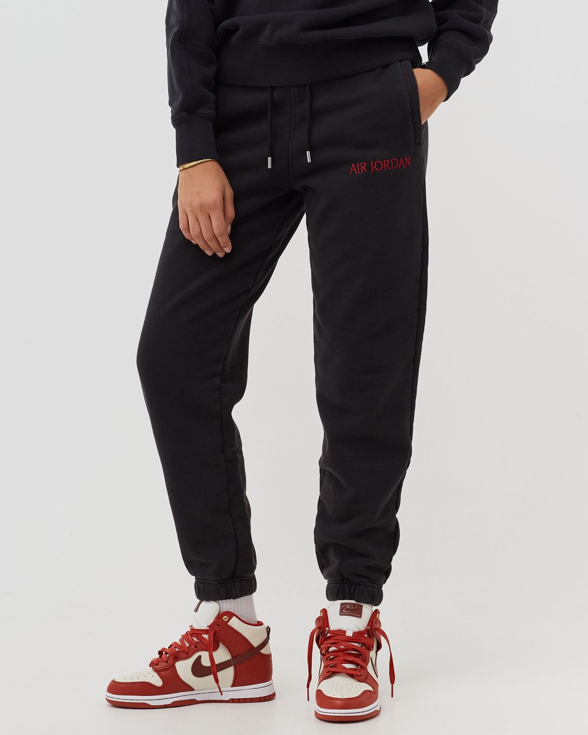 Black jordan track pants online