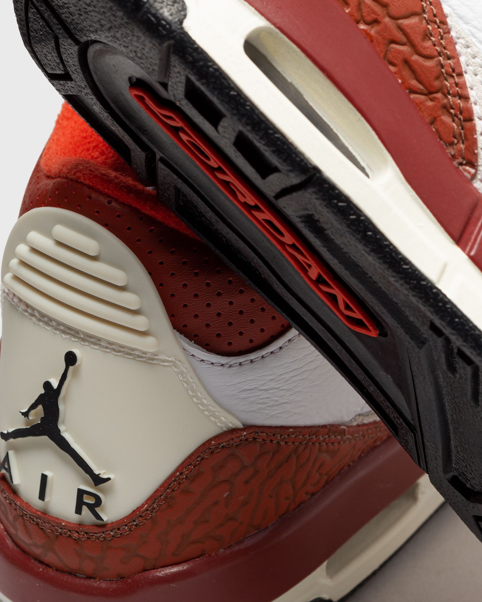 AIR JORDAN 3 RETRO SE (GS) 'Dunk on Mars'