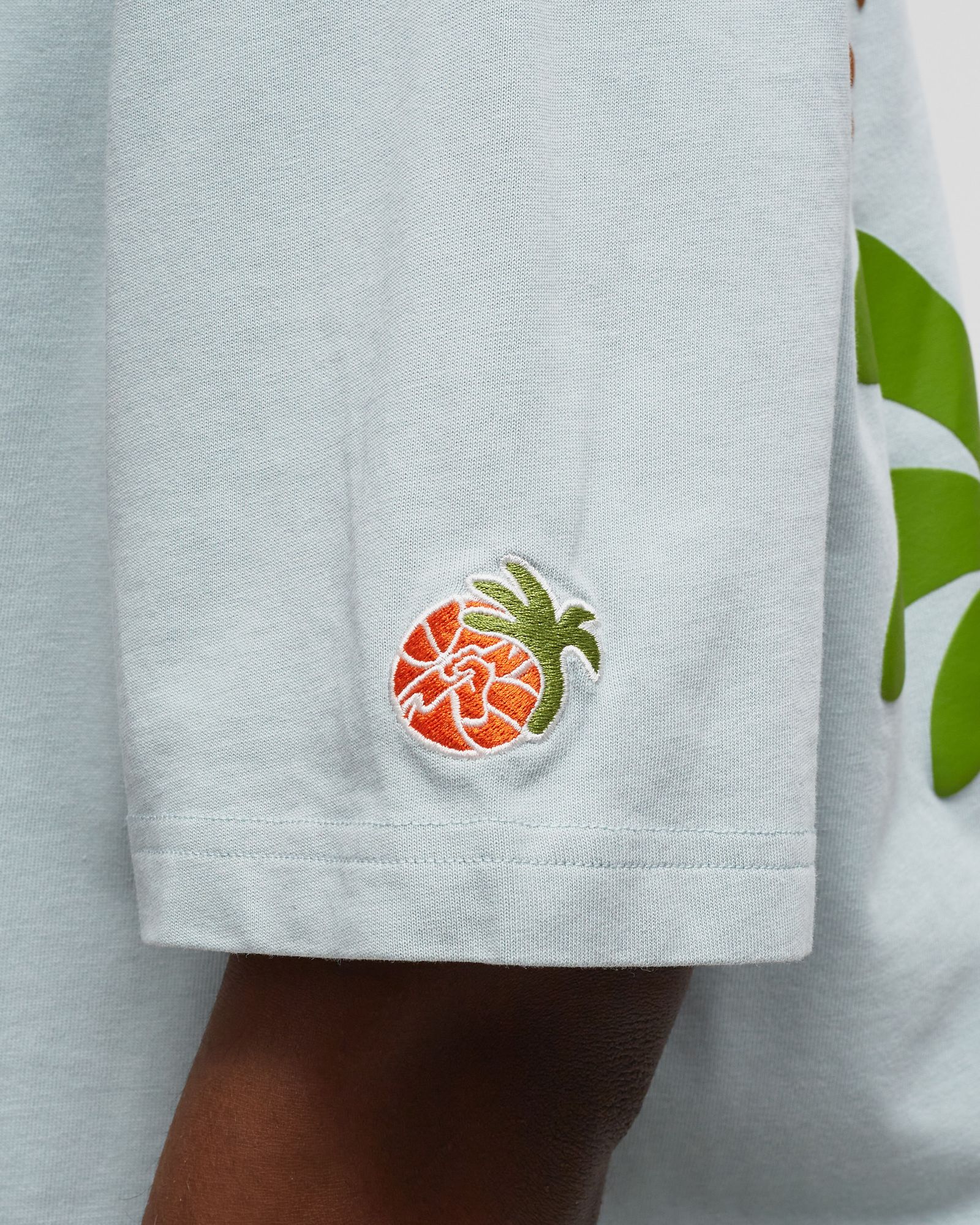 TITAN x AIR JORDAN TEE 