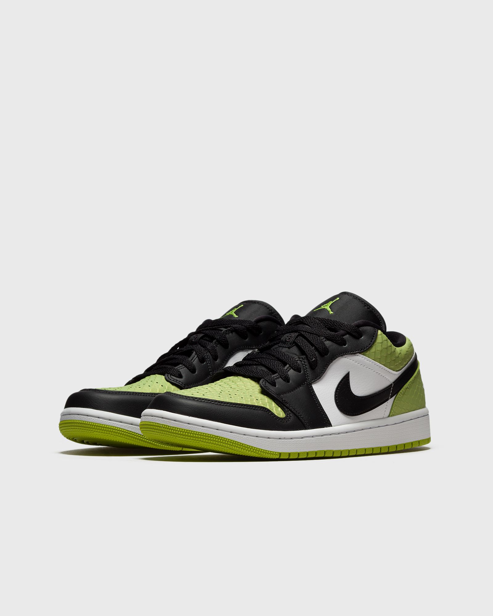 WMNS AIR JORDAN 1 LOW SE "Vivid Green"