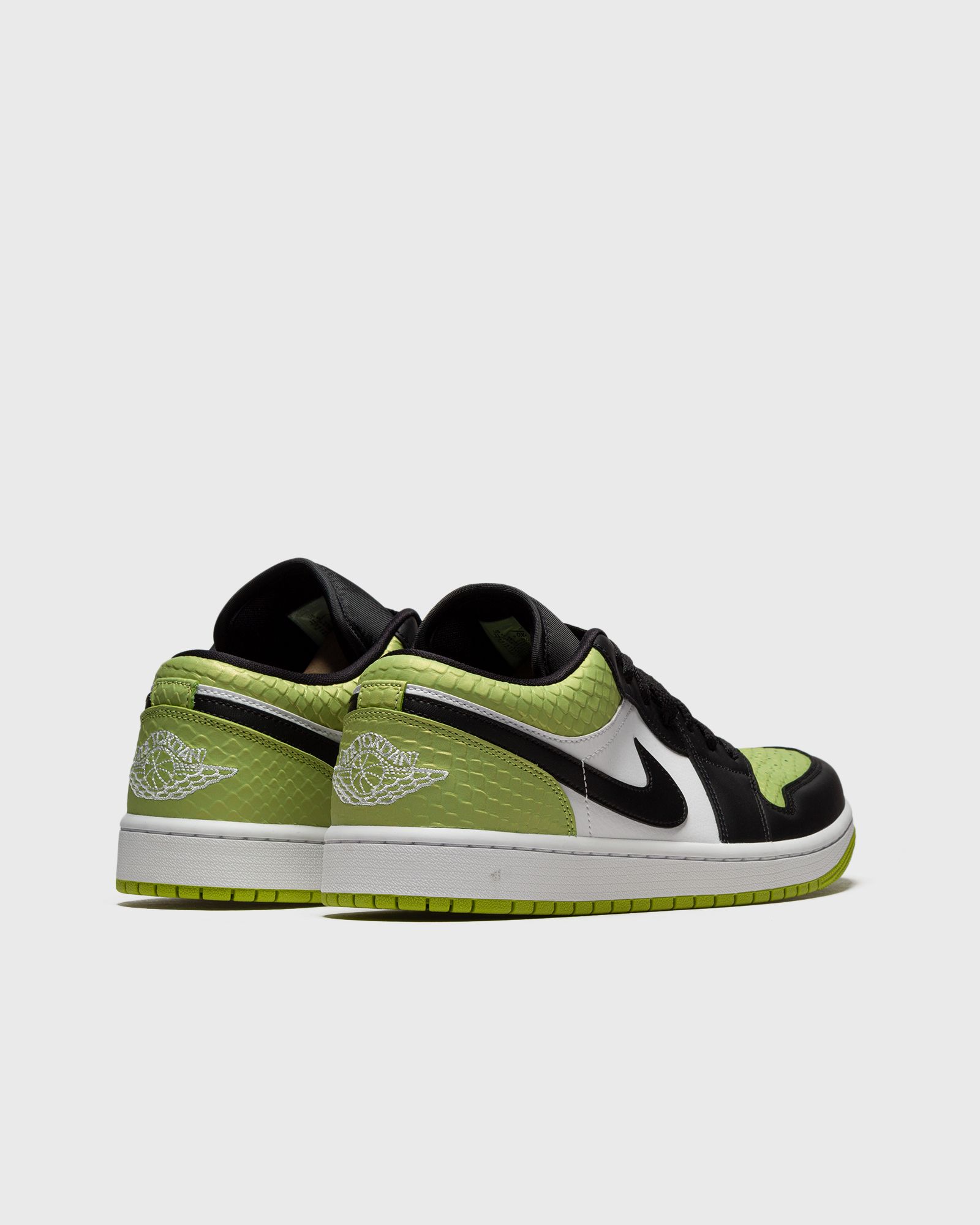 WMNS AIR JORDAN 1 LOW SE "Vivid Green"