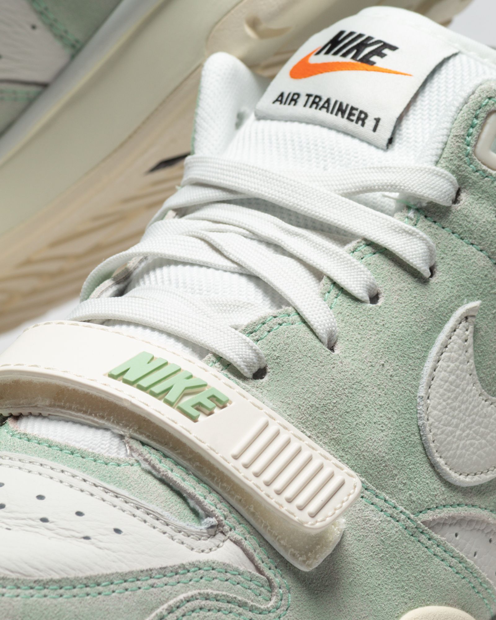 AIR TRAINER 1 "Enamel Green"