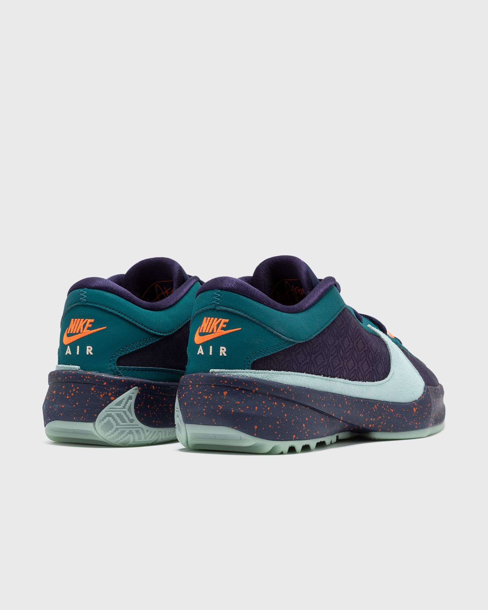 Freak 5 Basketball Shoes