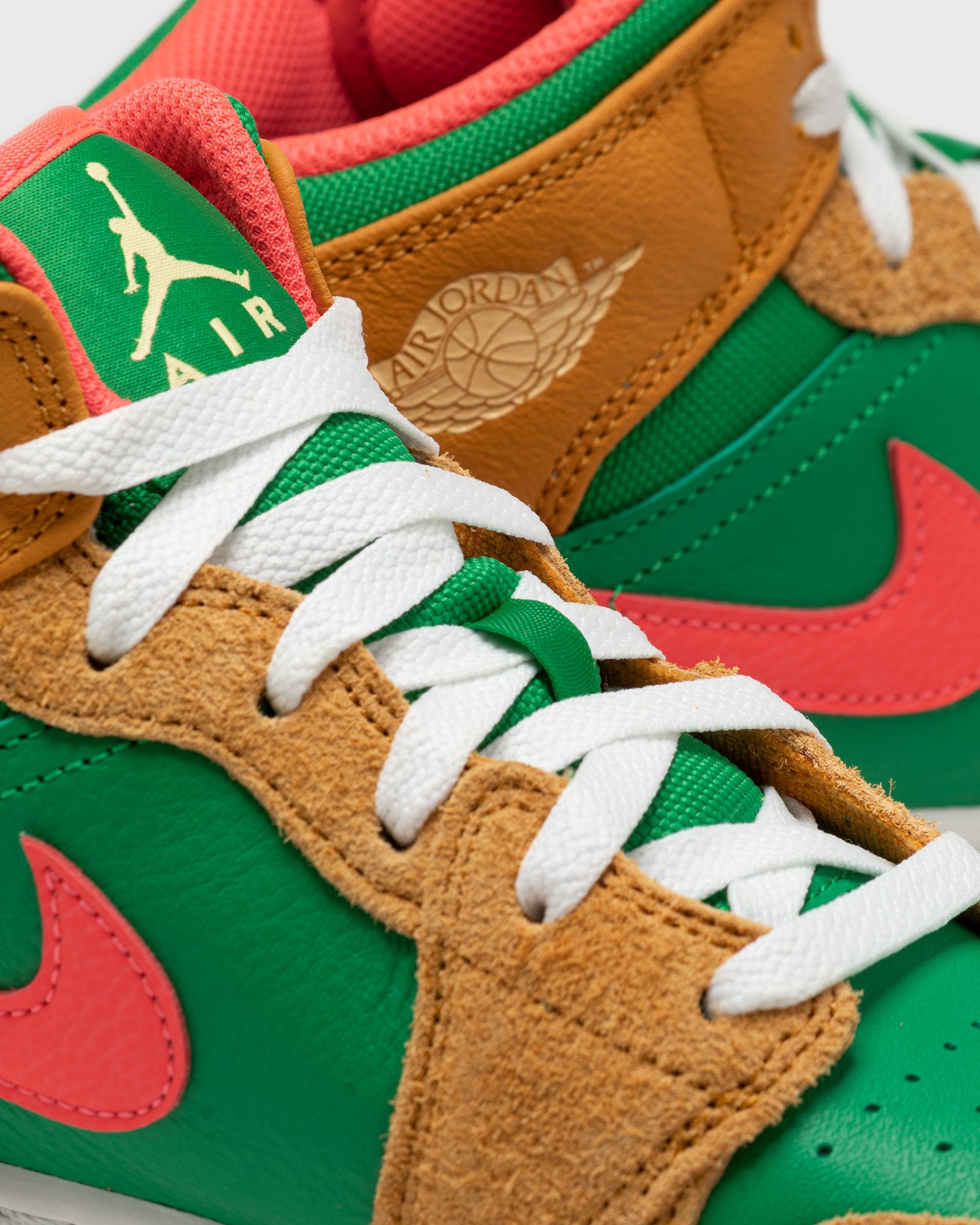 AIR JORDAN 1 MID SE (GS)