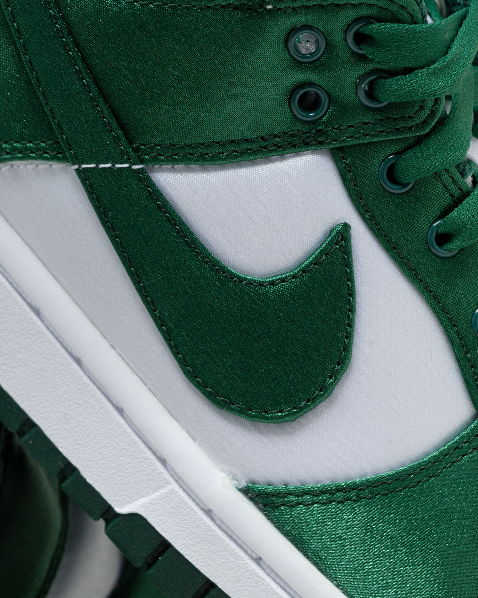 W NIKE DUNK LOW 'Satin Green'