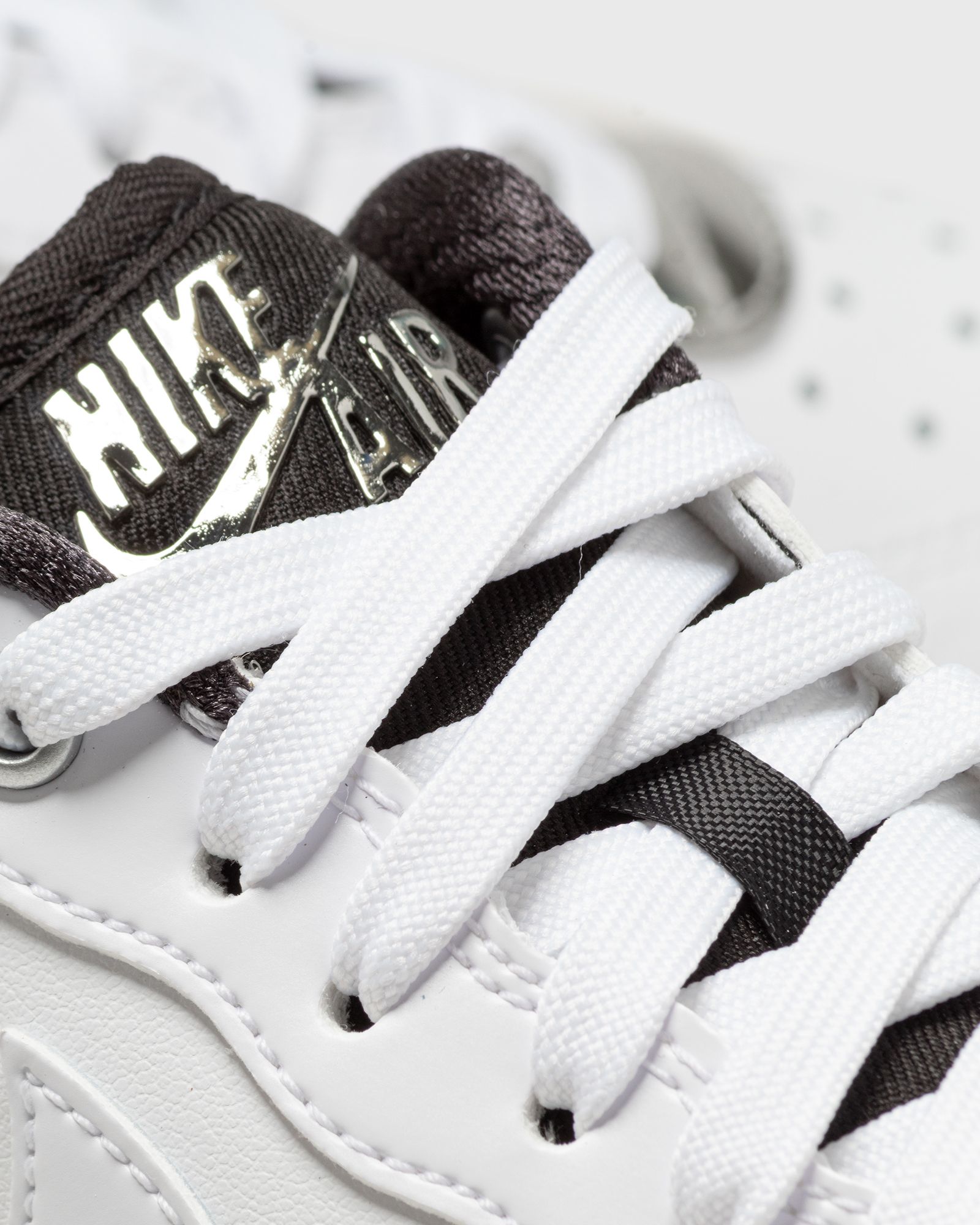 WMNS AIR FORCE 1 '07 'White Chrome'