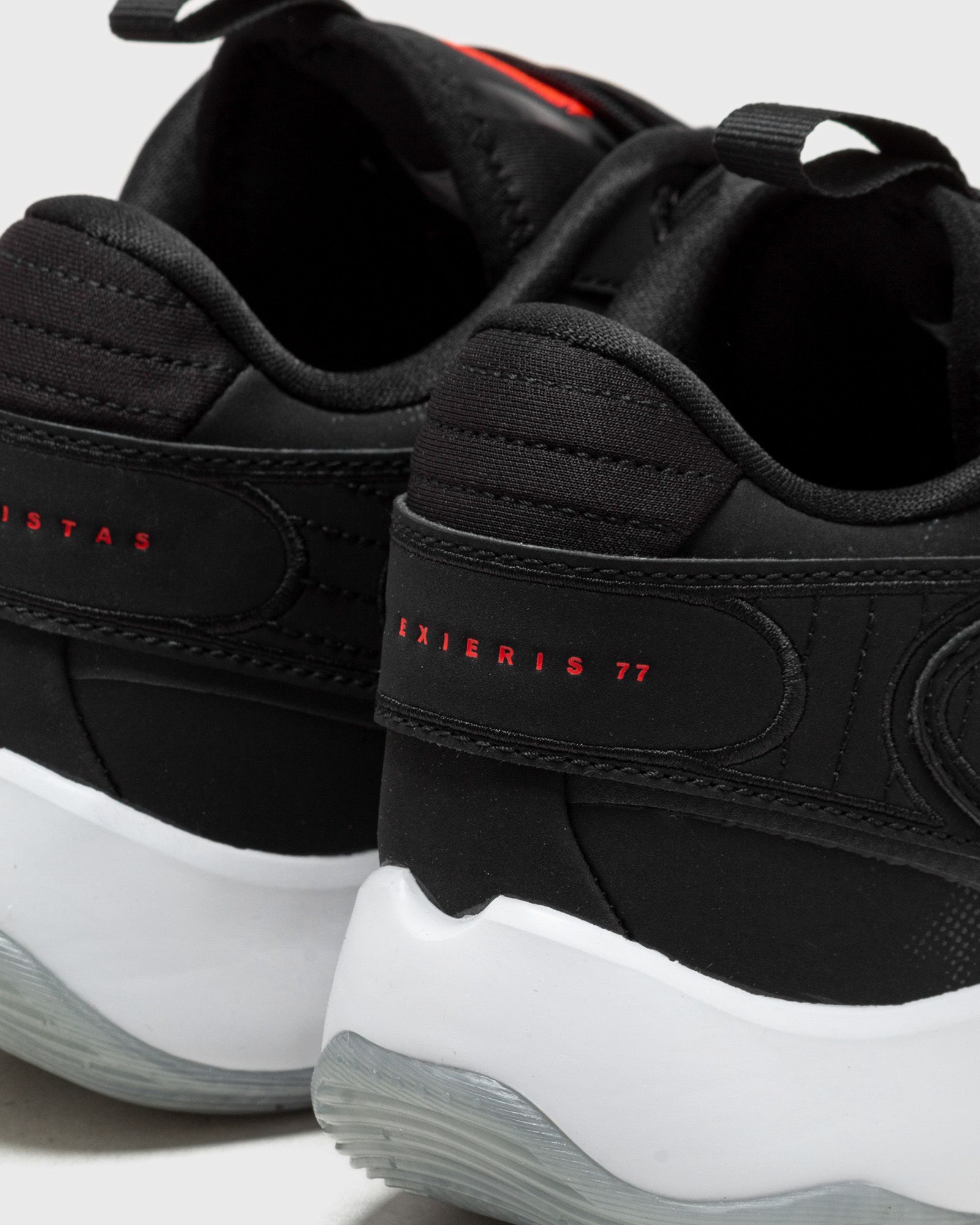 Luka 2 'Black Bright Crimson'