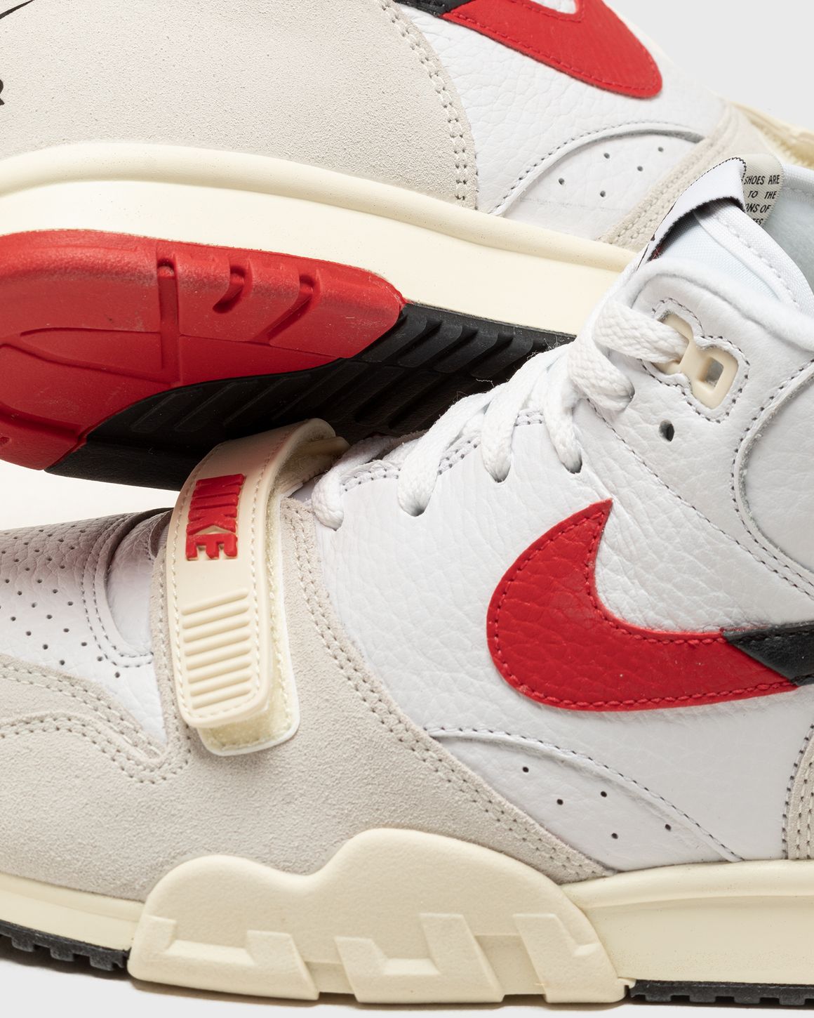 Air trainer red on sale