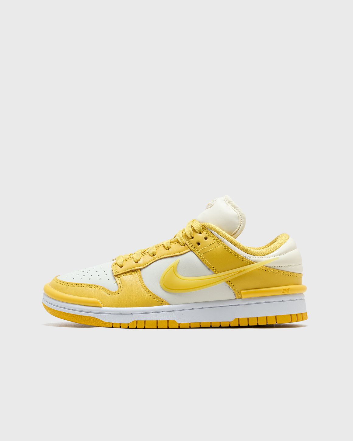 ☆人気☆【NIKE】☆NIKE DUNK LOW VIVID SULFUR(W)☆22-26cm☆ Nike Dunk Low Twist Vivid Sulfur Yellow Retro Sneakers