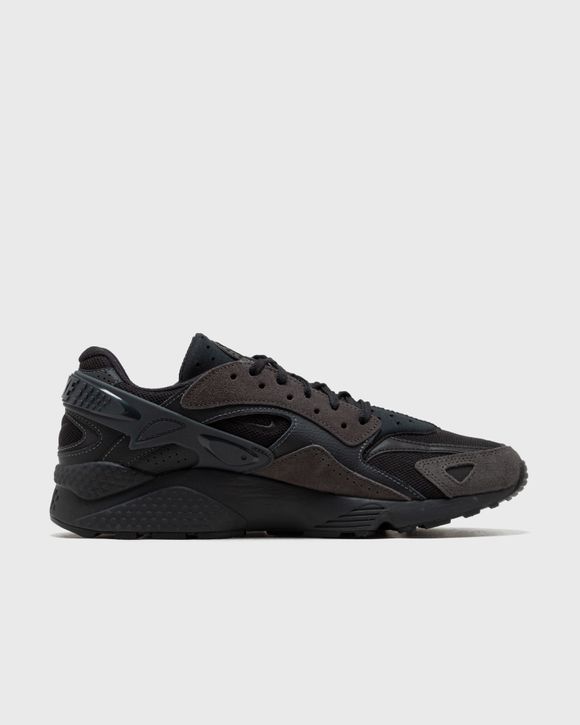 All black outlet and white huaraches