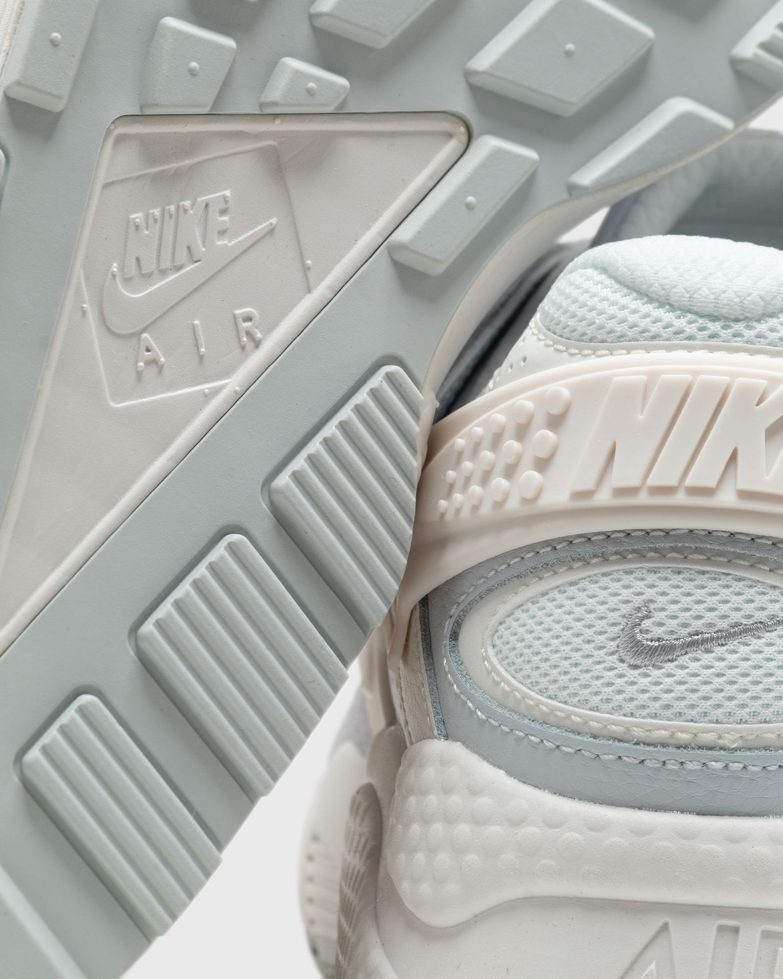 NIKE AIR HUARACHE RUNNER