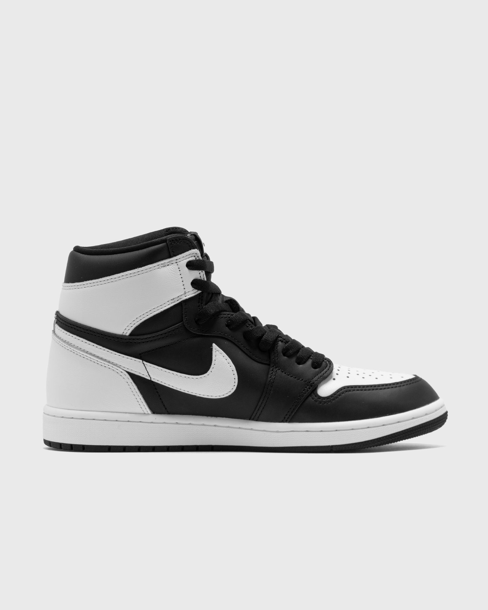 AIR JORDAN 1 RETRO HIGH OG 'BLACK/WHITE'