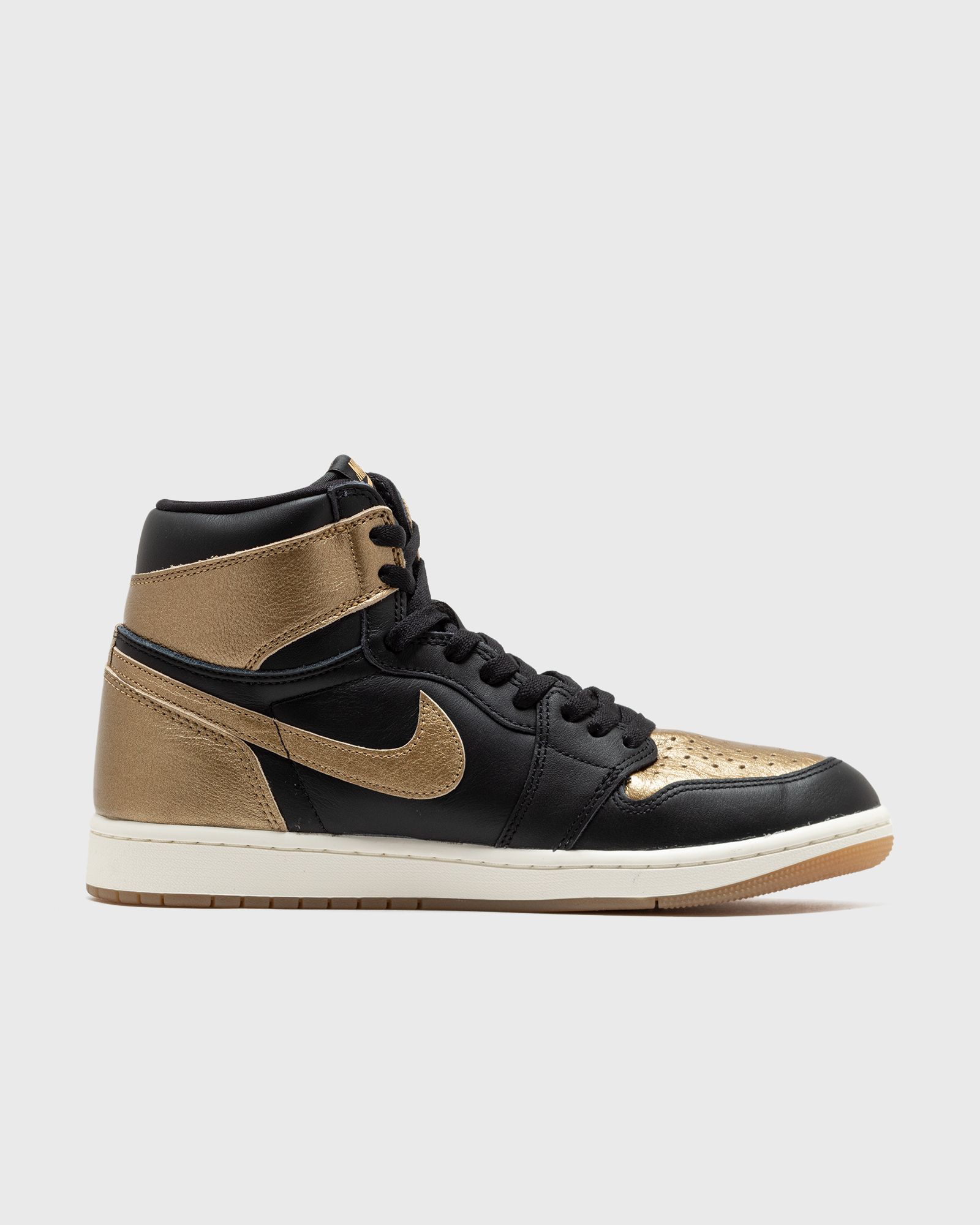AIR JORDAN 1 RETRO HIGH OG "BLACK AND GOLD"