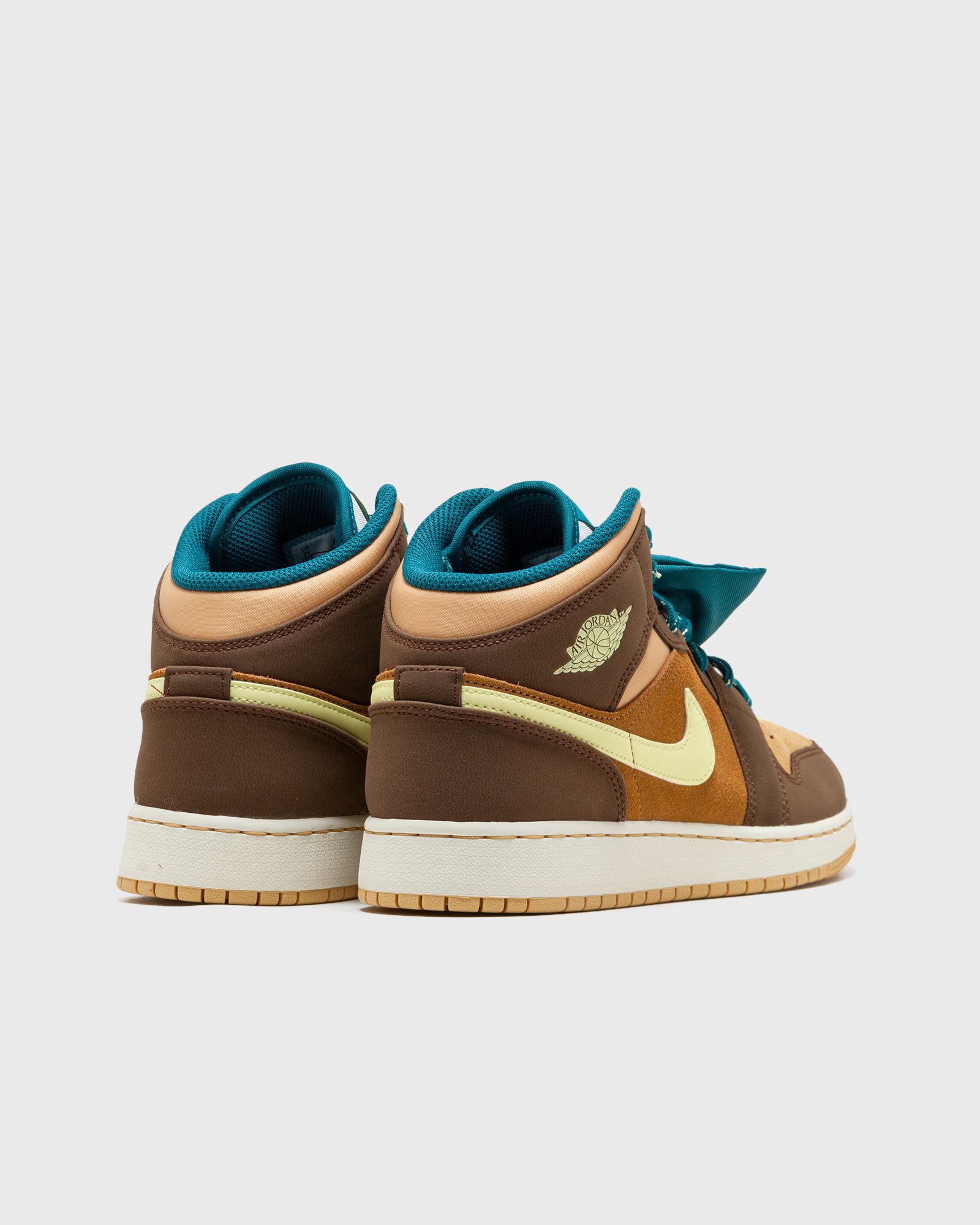 AIR JORDAN 1 MID SE (GS)