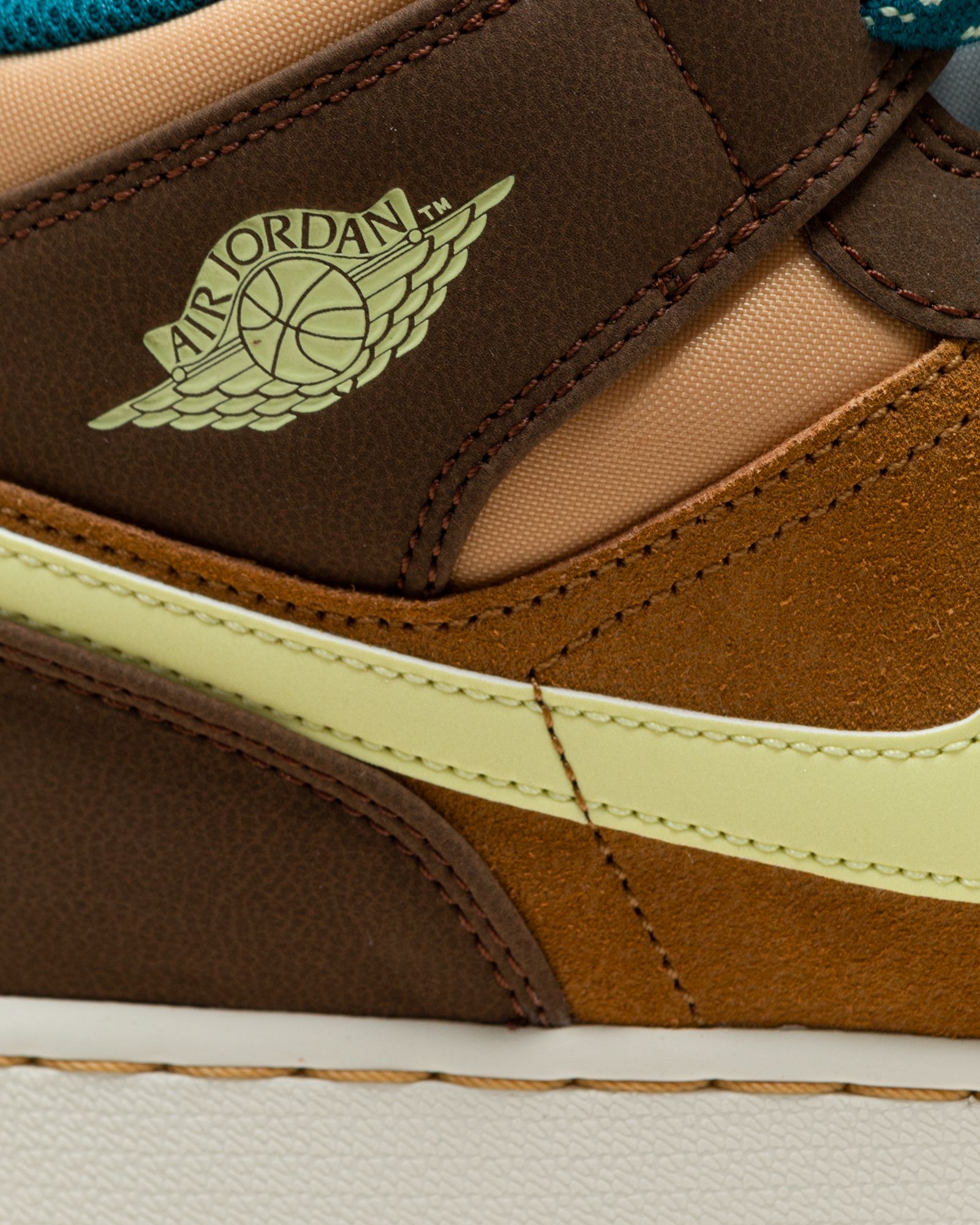 AIR JORDAN 1 MID SE (GS)