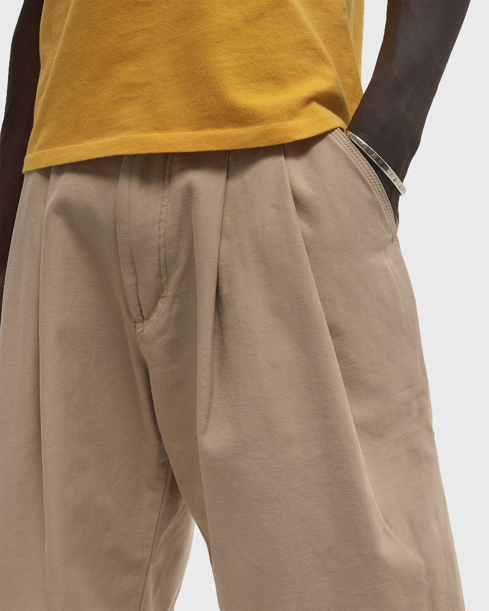 DISTRESSED CHINO SHORTS WOVEN