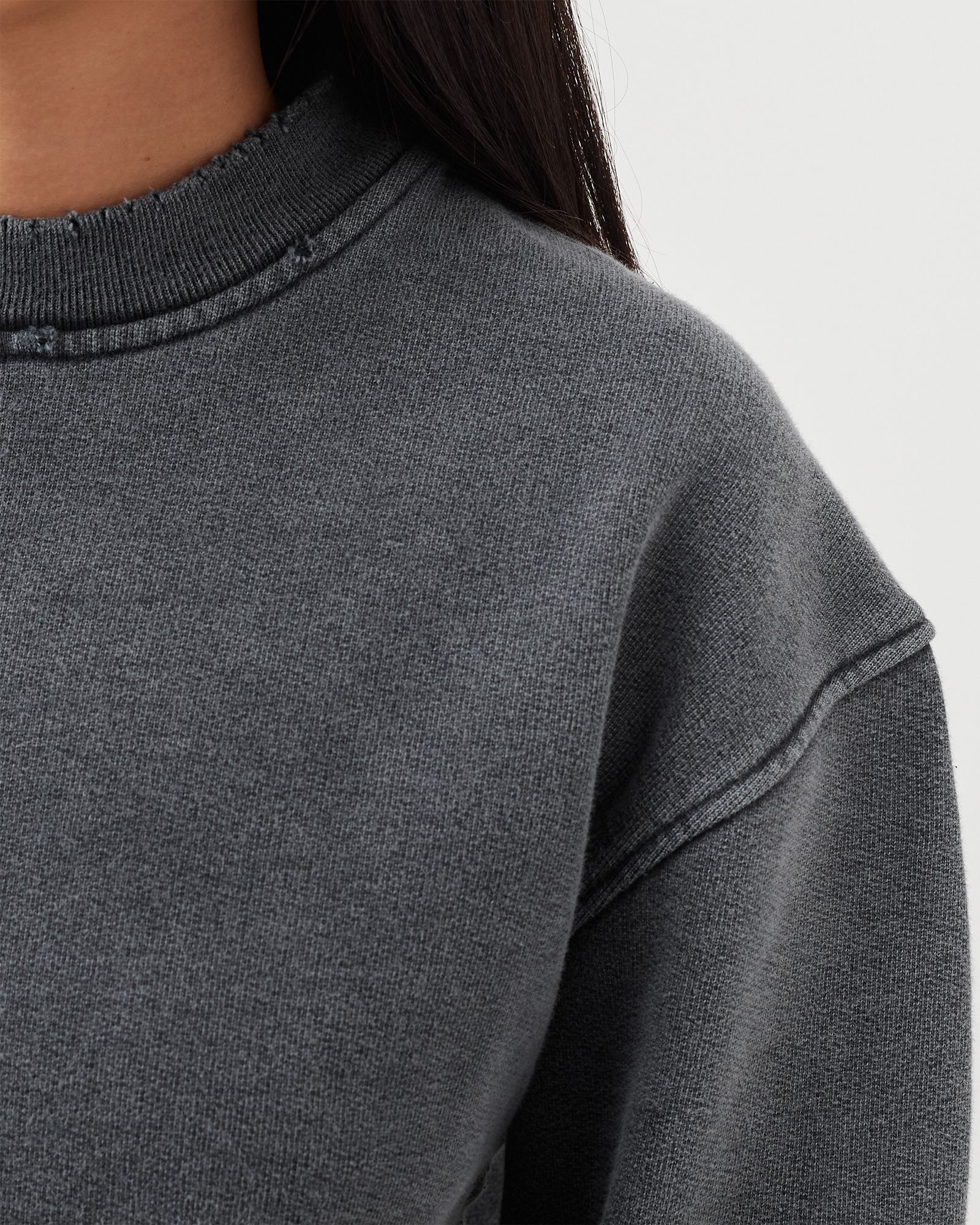 WMNS Distressed Crew sweatshirt