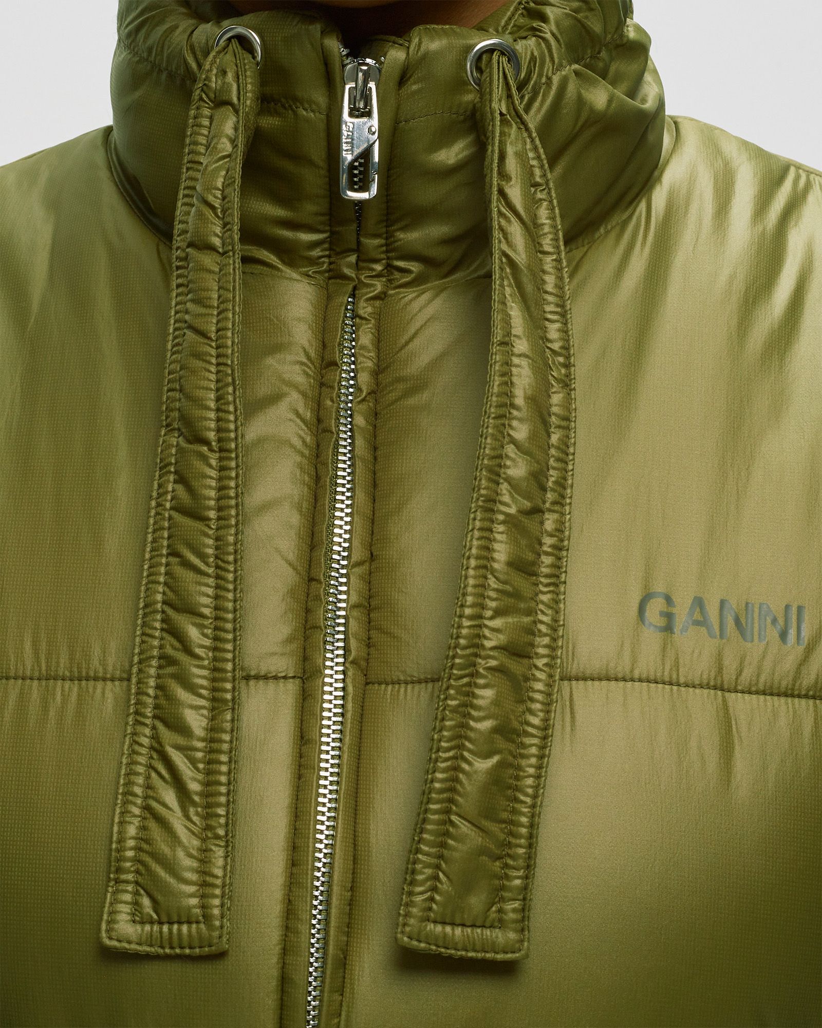 WMNS Shiny Quilt Vest