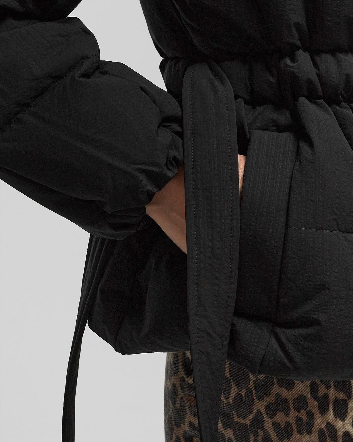 [Ganni] Tech seersucker oversized puffer jacket ☆送料込☆ Ganni Tech Seersucker Oversized Puffer Jacket Black | BSTN Store